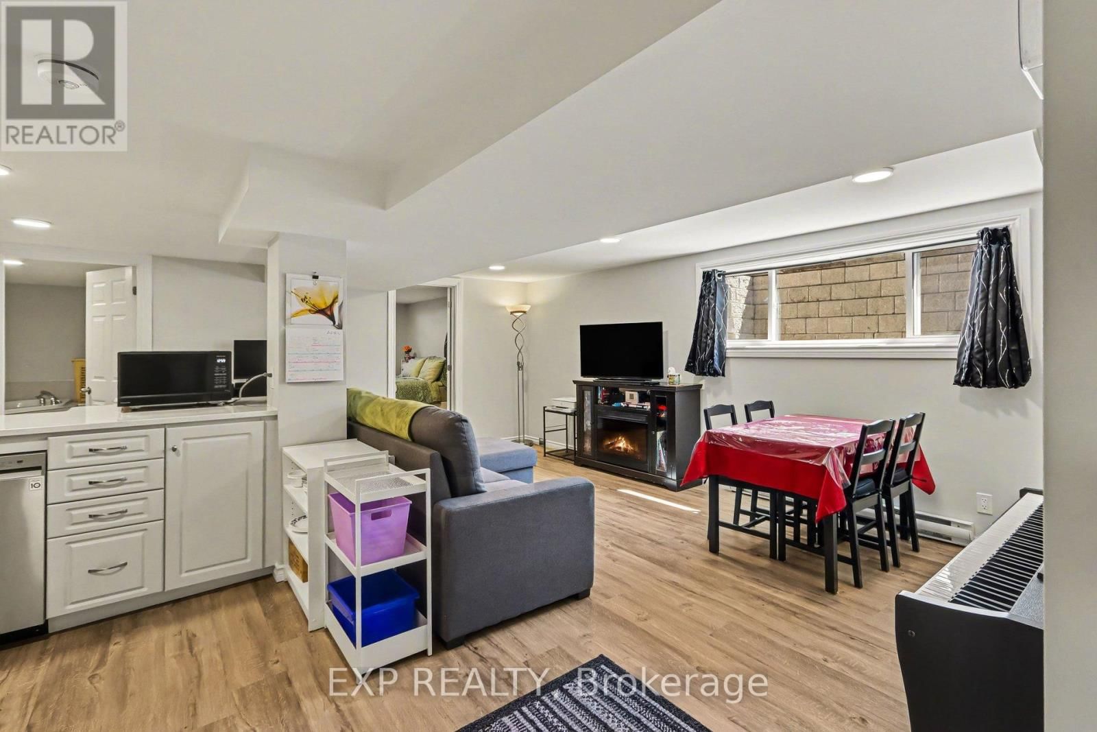 2 FOLKSTONE COURT Image 17