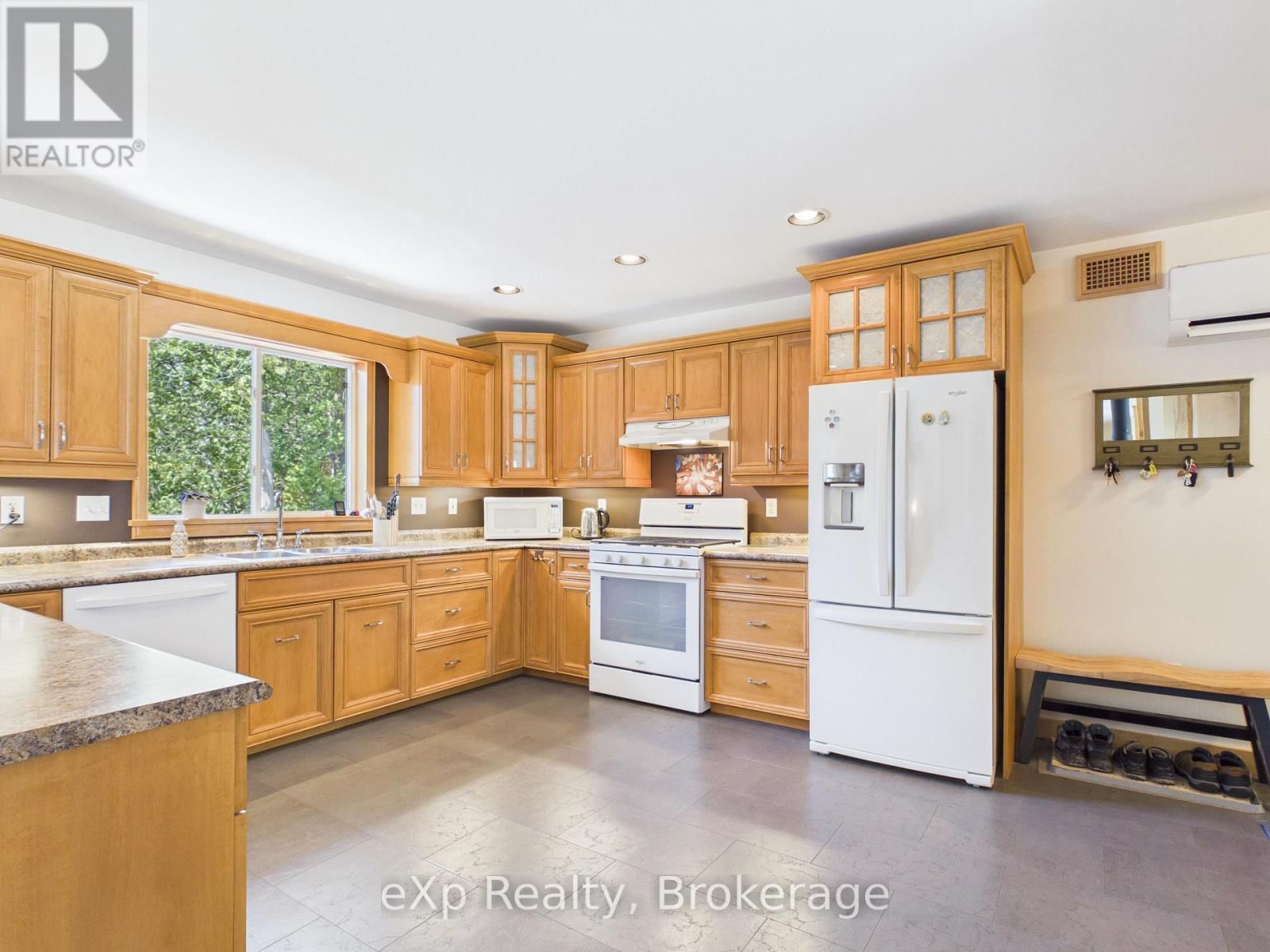 303709 SOUTH LINE Image 11