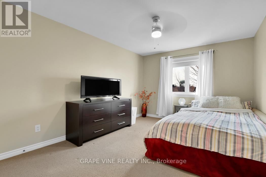 517 OVERLAND DRIVE Image 22