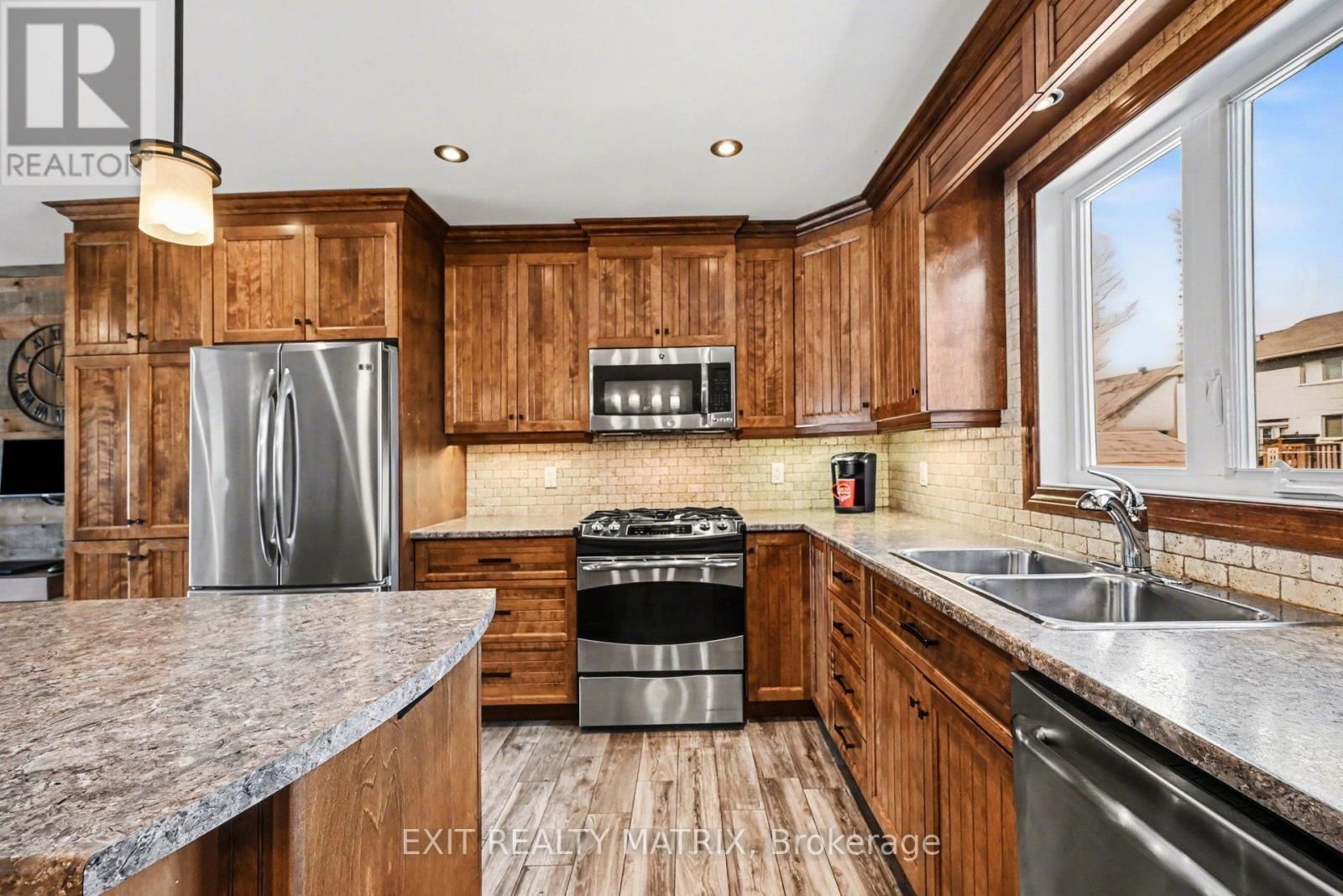 116 ROYAL COURT Image 11