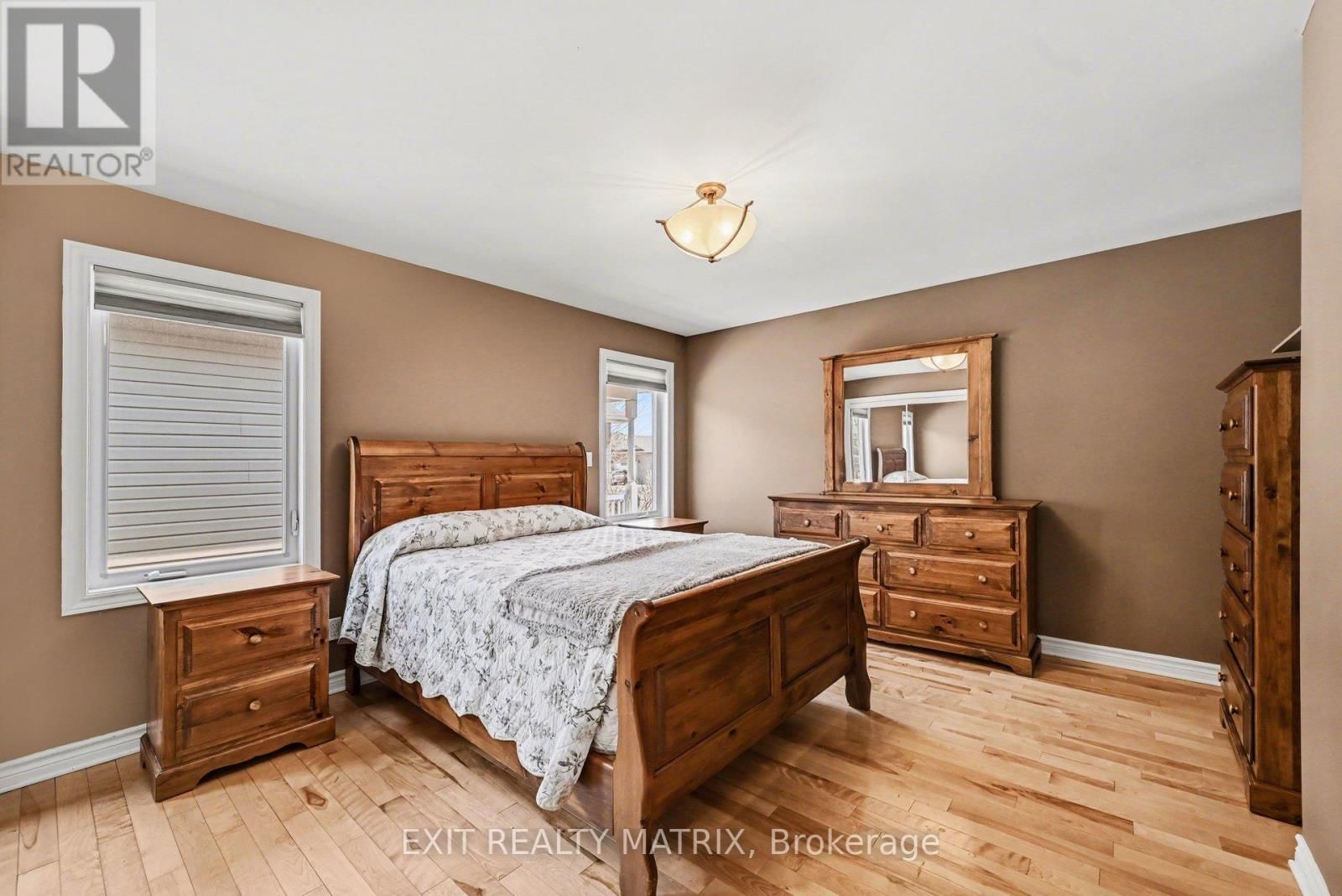 116 ROYAL COURT Image 14