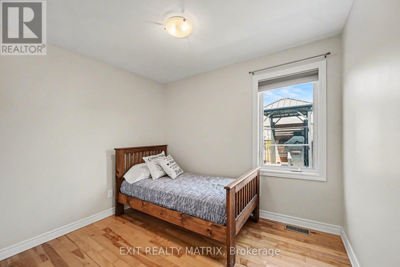 116 ROYAL COURT Image 17