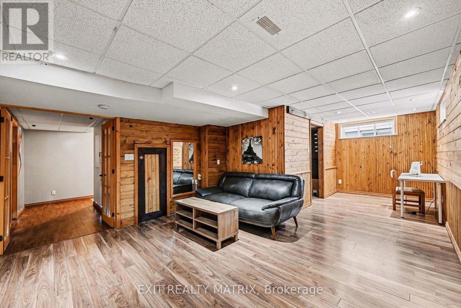 116 ROYAL COURT Image 26