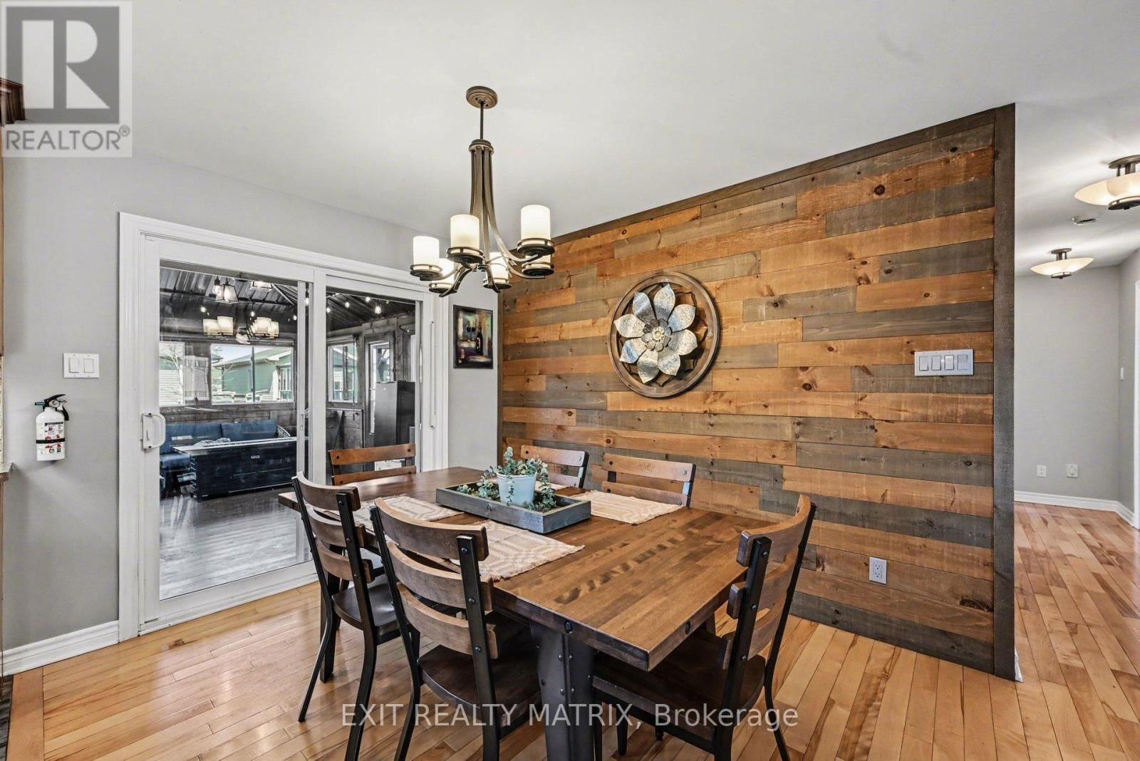 116 ROYAL COURT Image 8