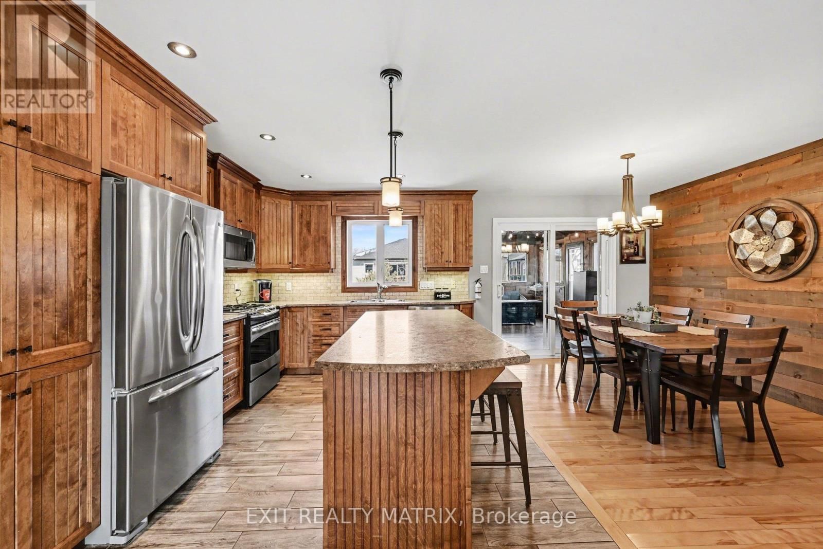 116 ROYAL COURT Image 9