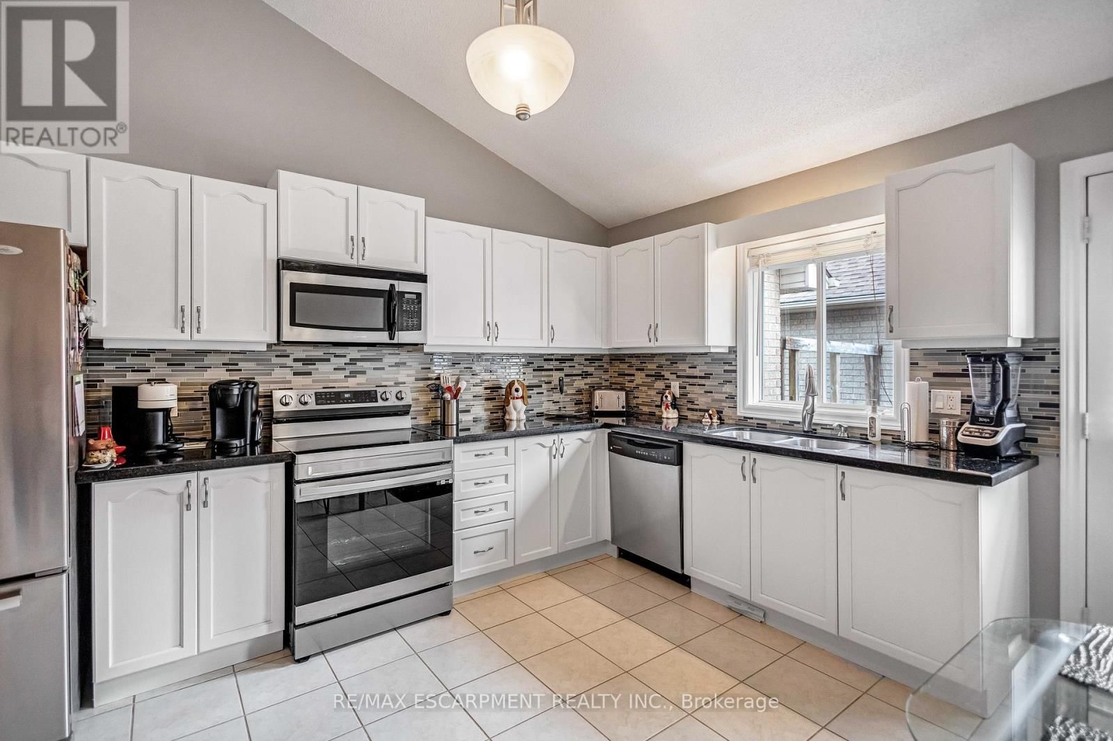 546 JERSEYVILLE ROAD WEST Image 12