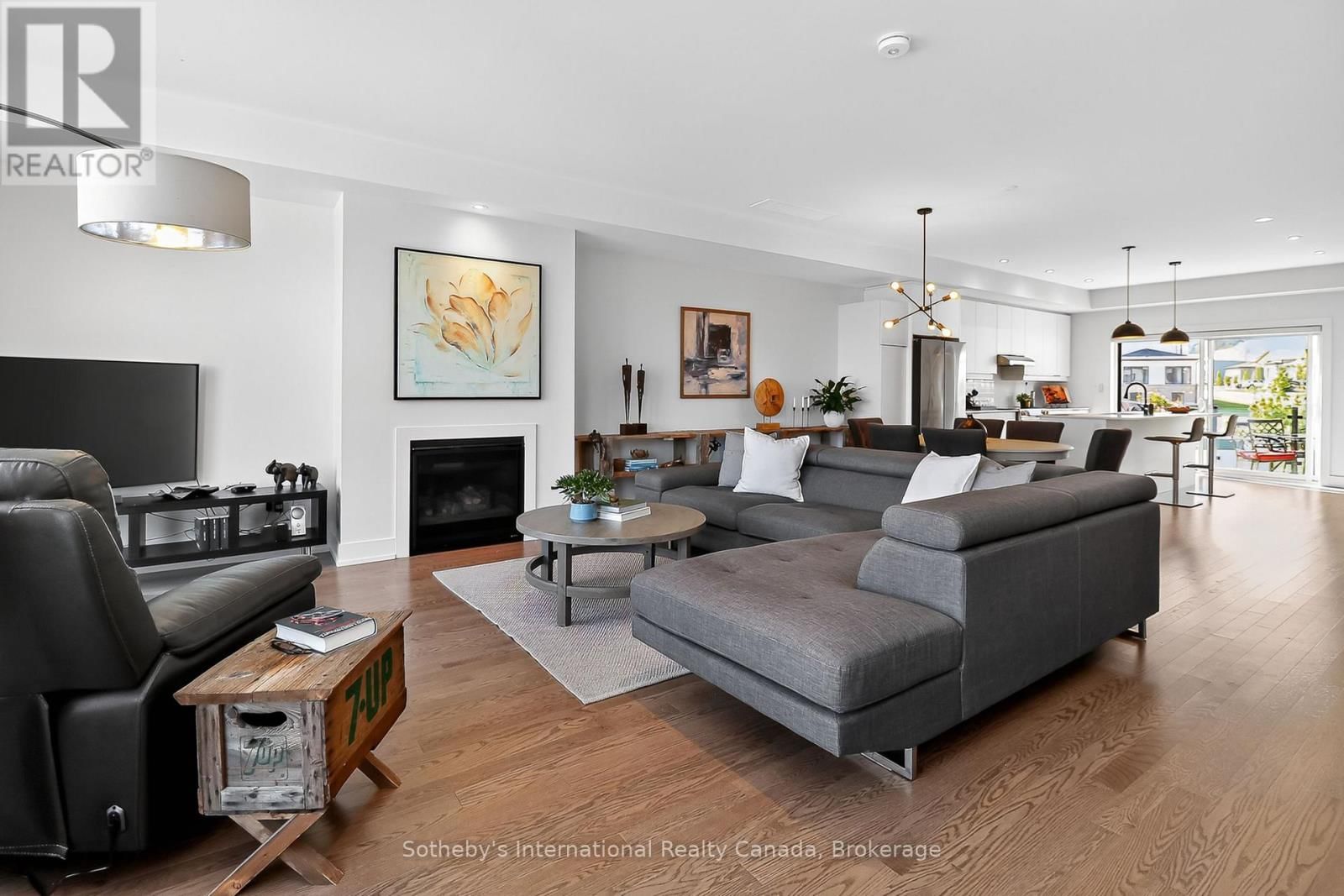 32 - 117 SLADDEN COURT Image 19