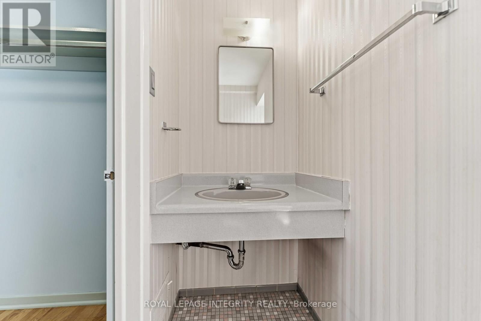 1842 PLAYFAIR DRIVE Image 17