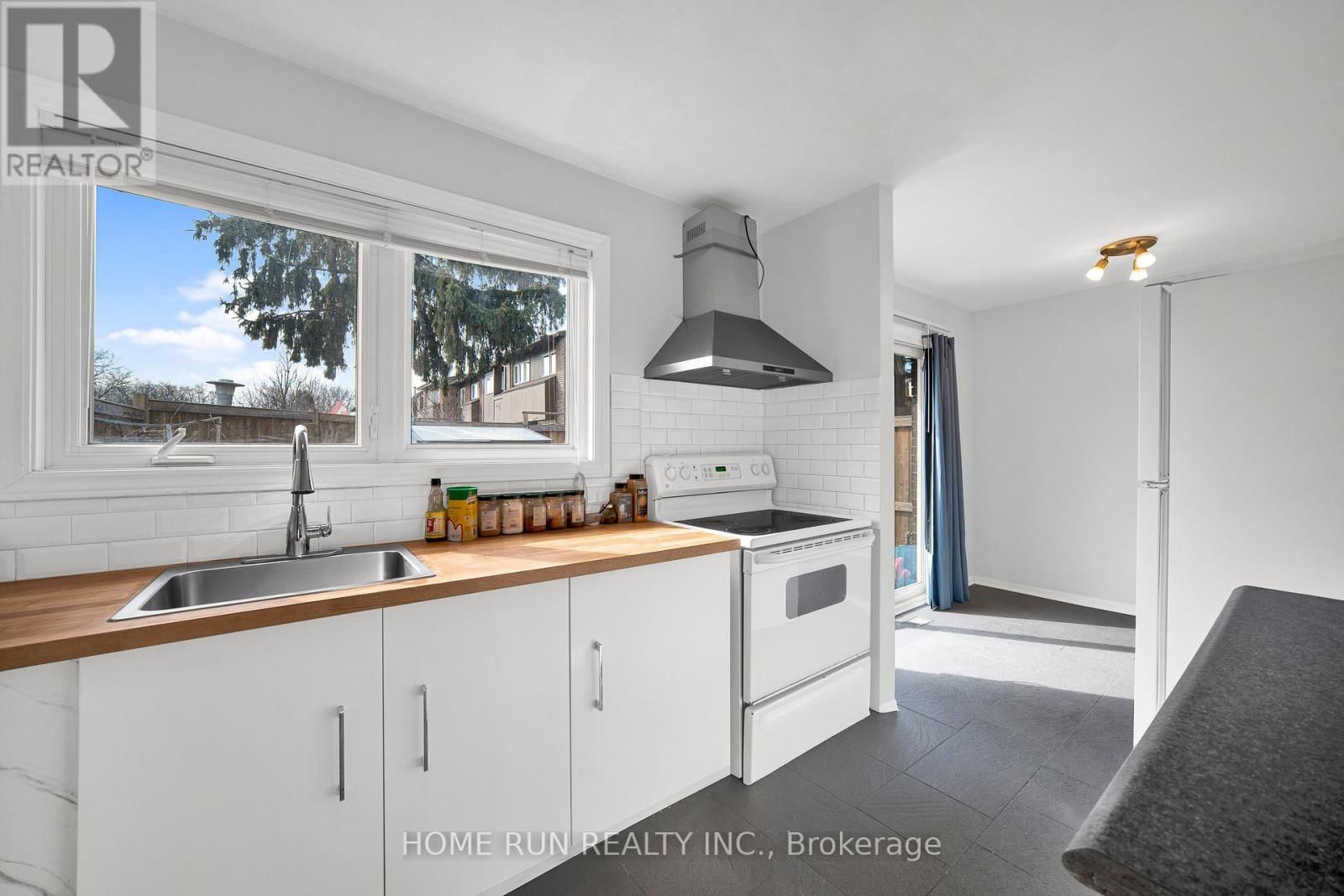 4 - 2111 MONTREAL ROAD Image 12