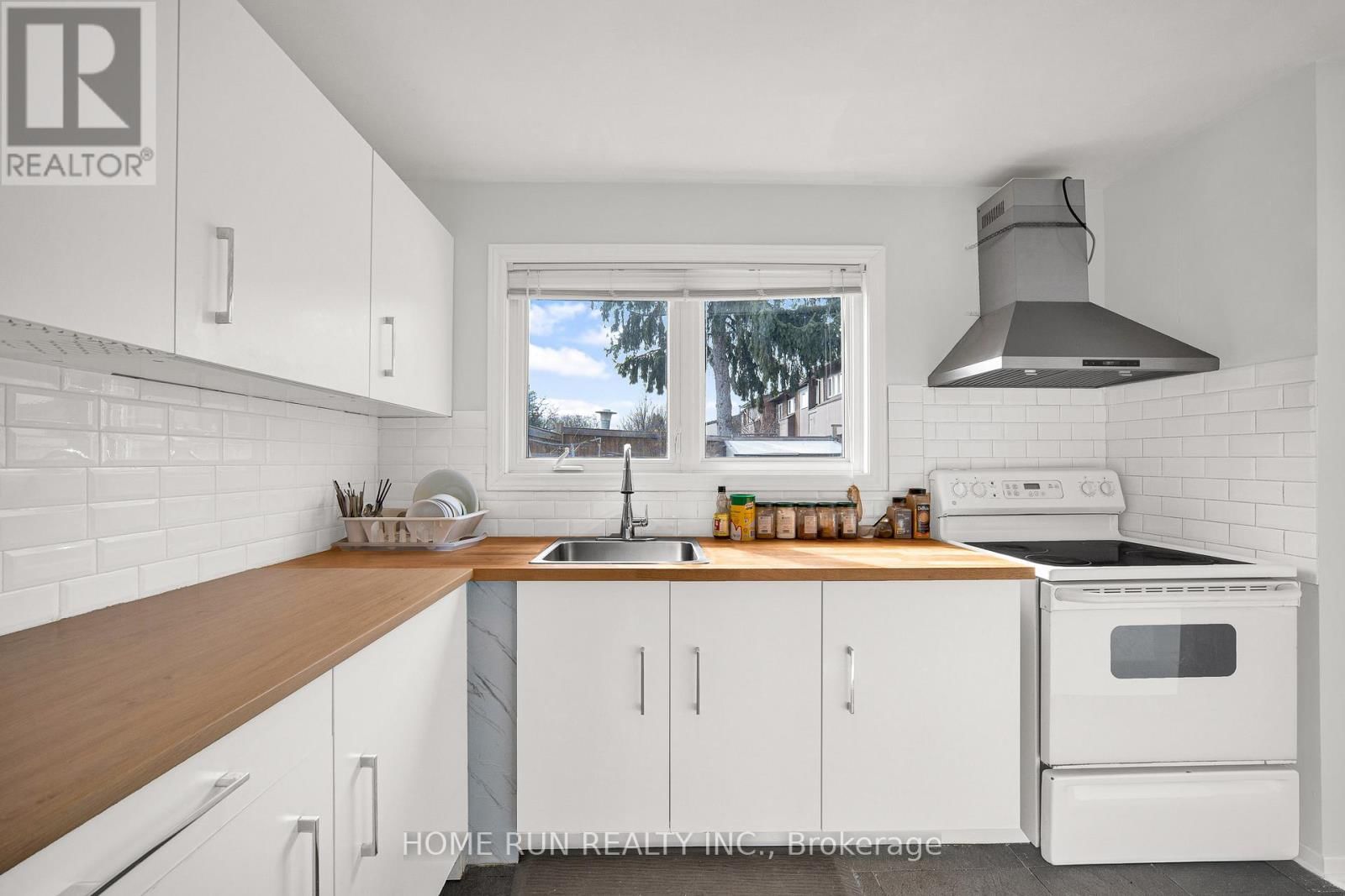 4 - 2111 MONTREAL ROAD Image 13