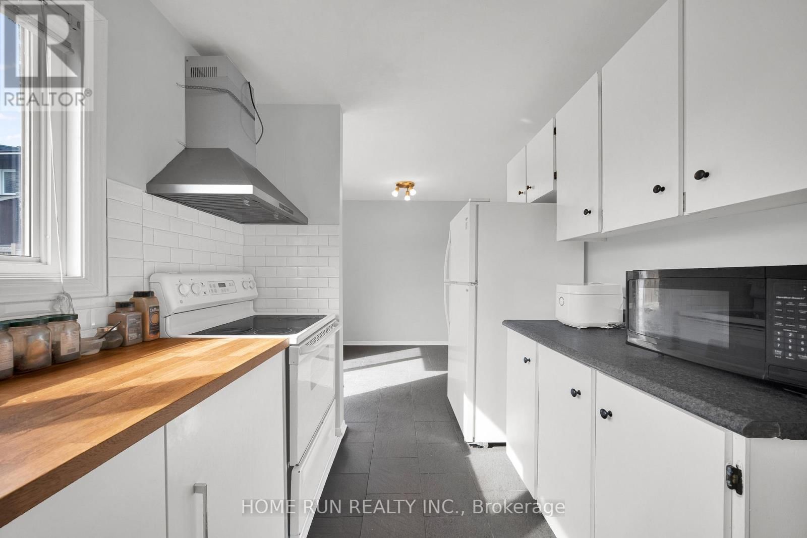 4 - 2111 MONTREAL ROAD Image 15