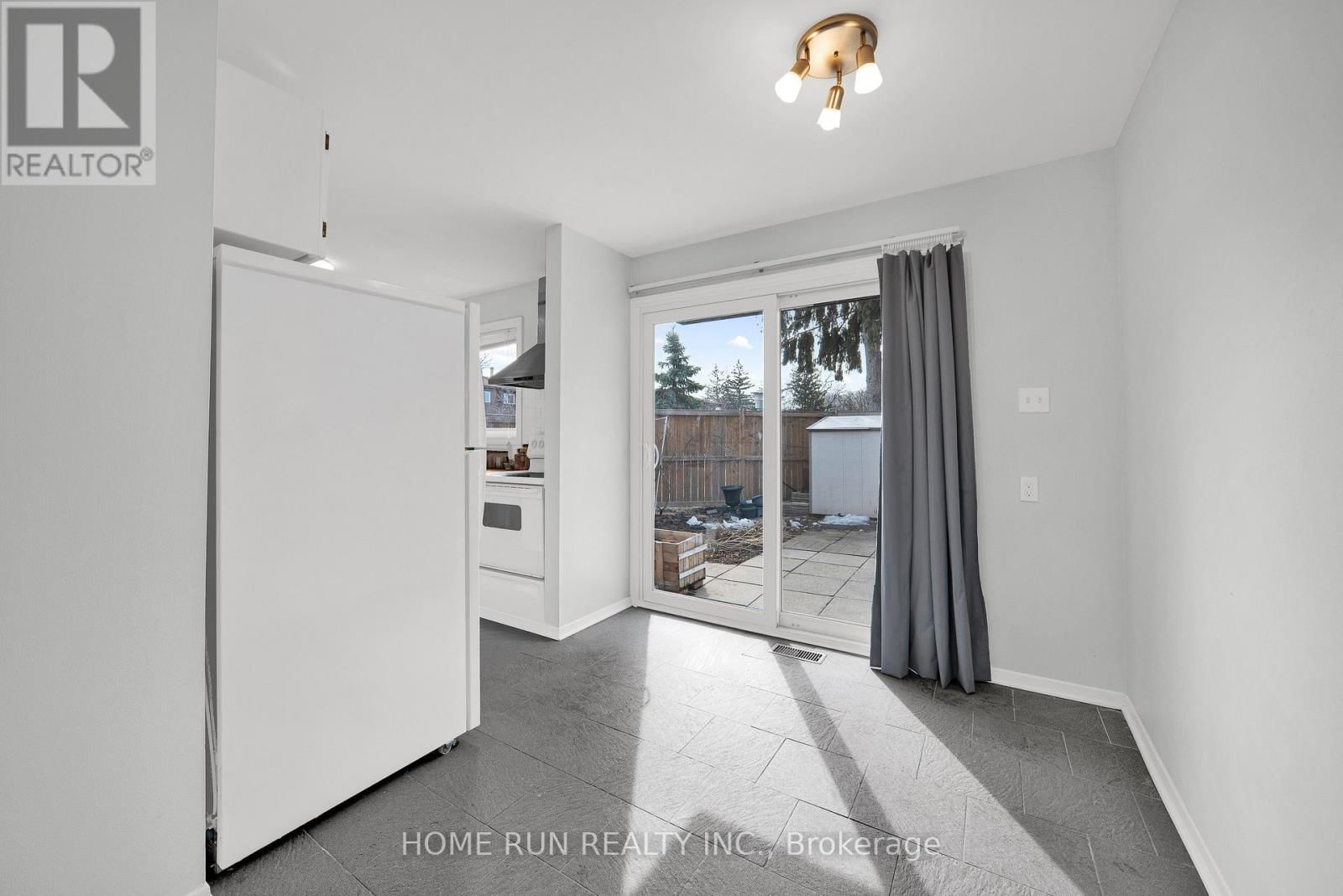 4 - 2111 MONTREAL ROAD Image 16