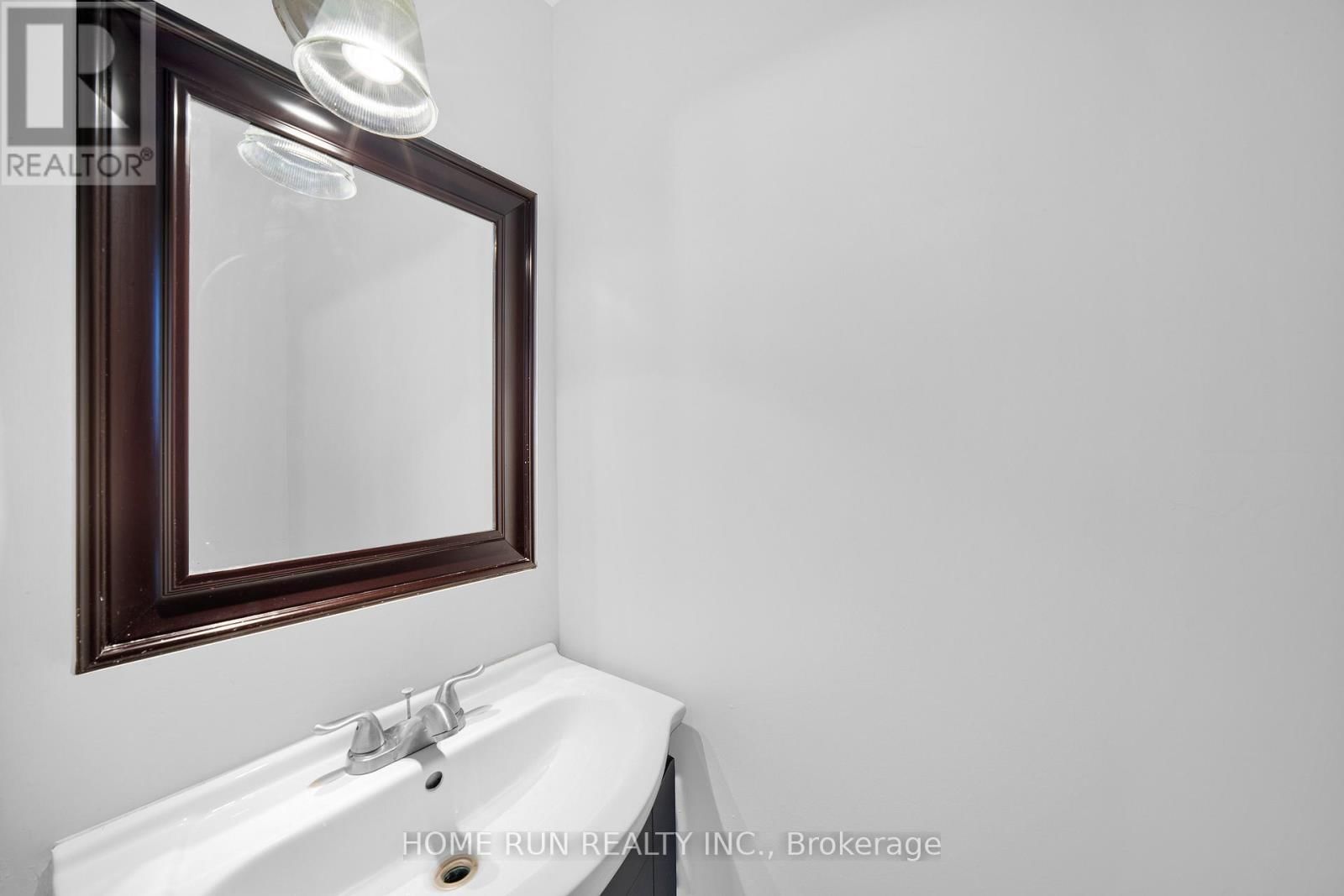 4 - 2111 MONTREAL ROAD Image 18