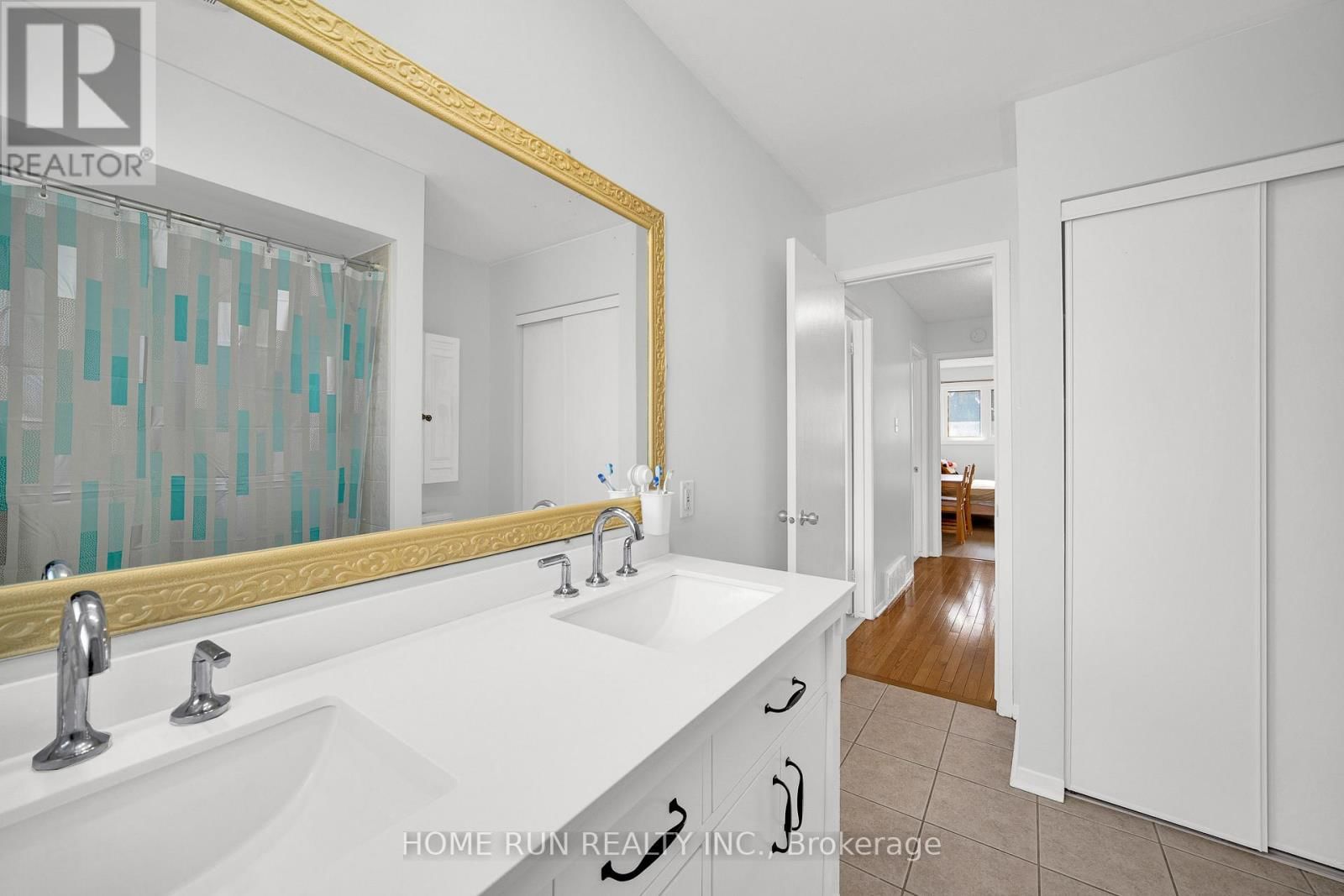 4 - 2111 MONTREAL ROAD Image 28