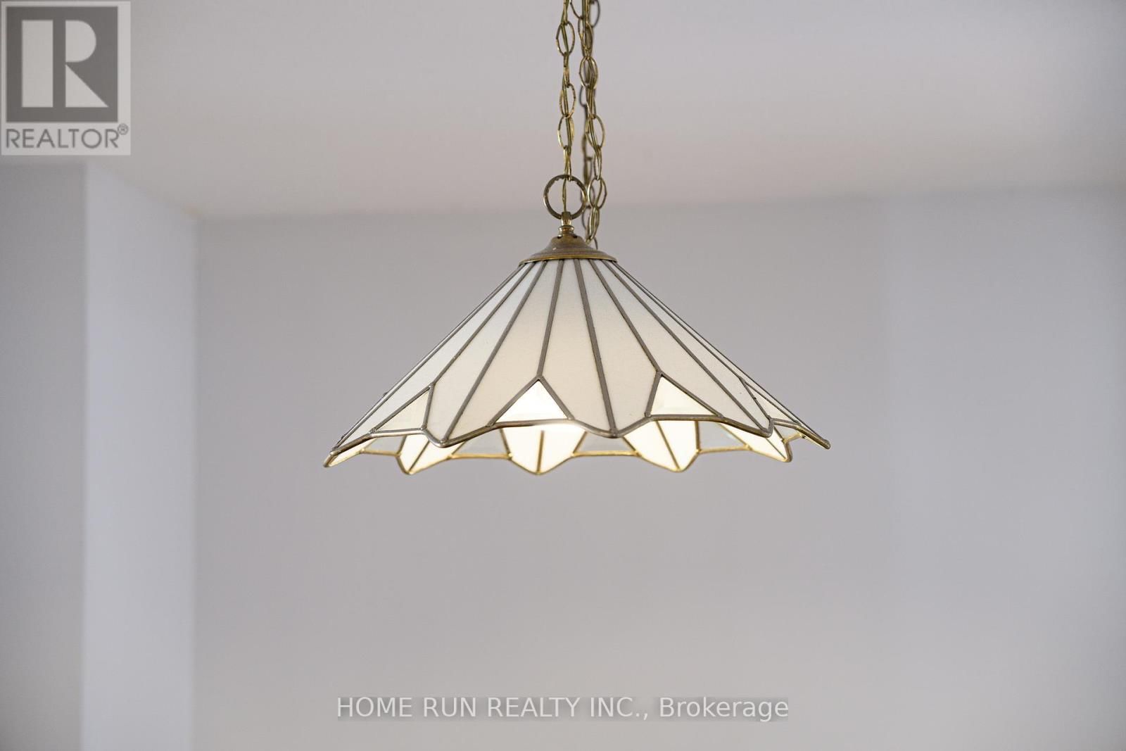 4 - 2111 MONTREAL ROAD Image 9