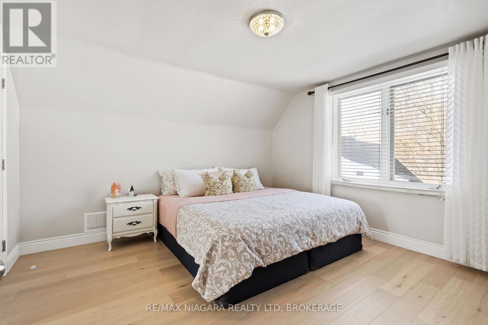 148 LAKESHORE ROAD Image 23