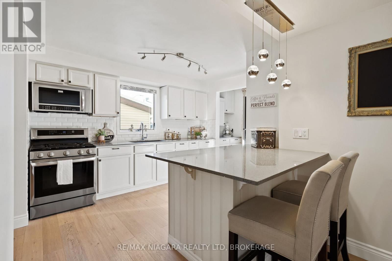 148 LAKESHORE ROAD Image 4