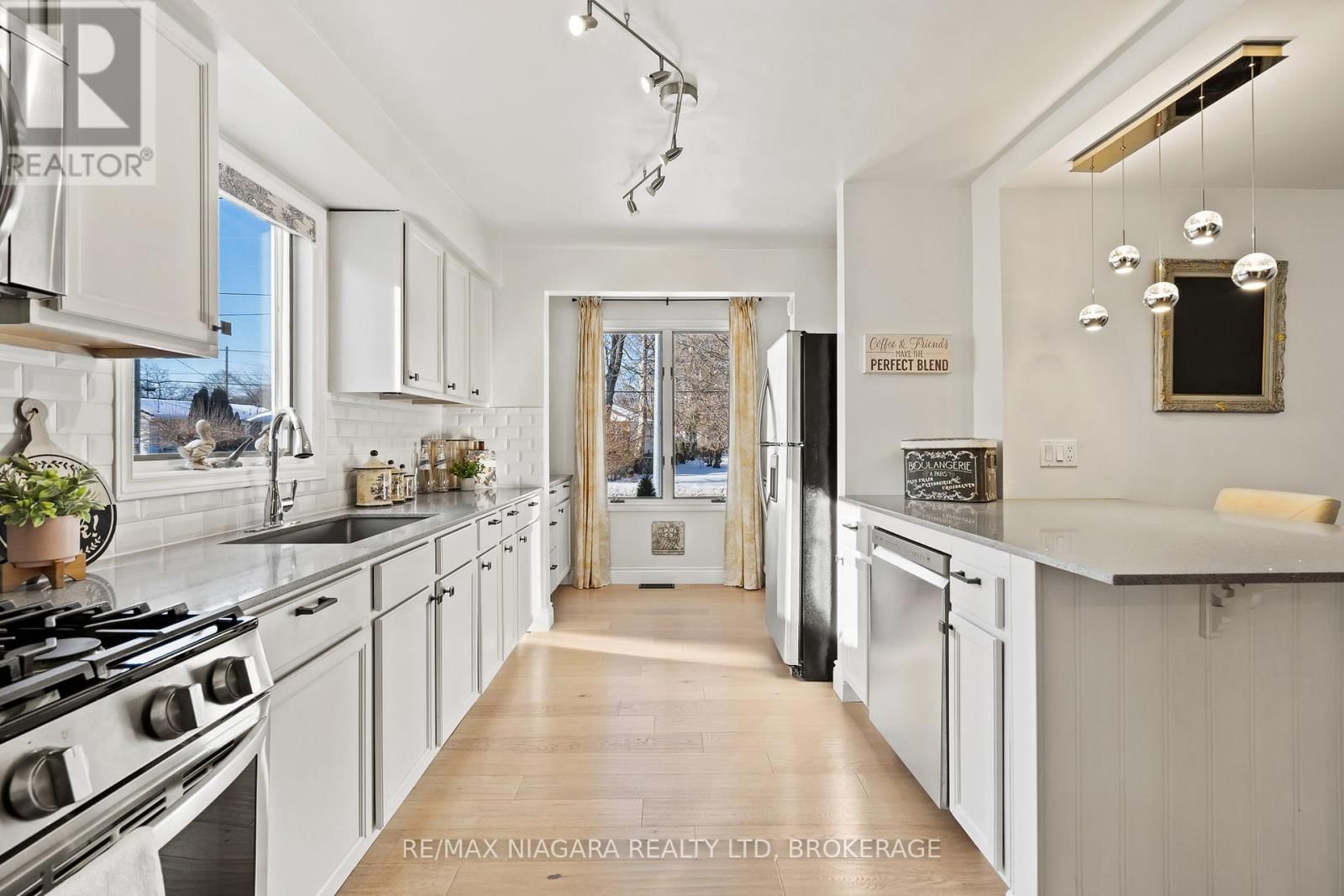 148 LAKESHORE ROAD Image 9