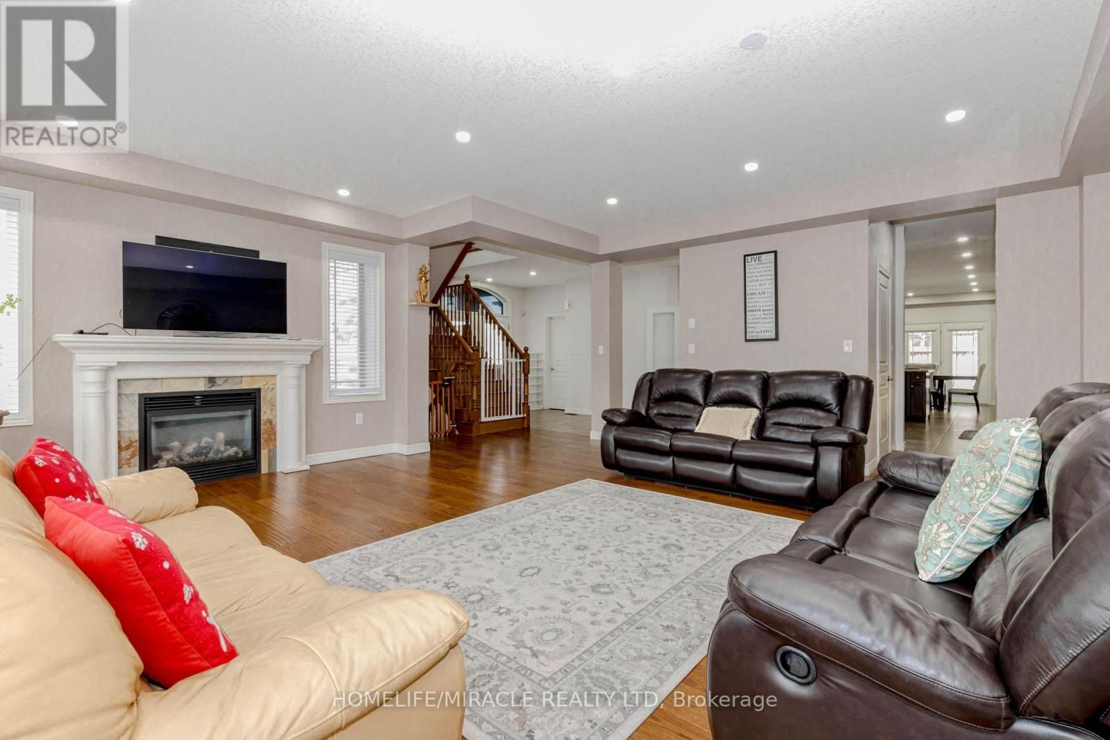 2 DOON CREEK STREET Image 9