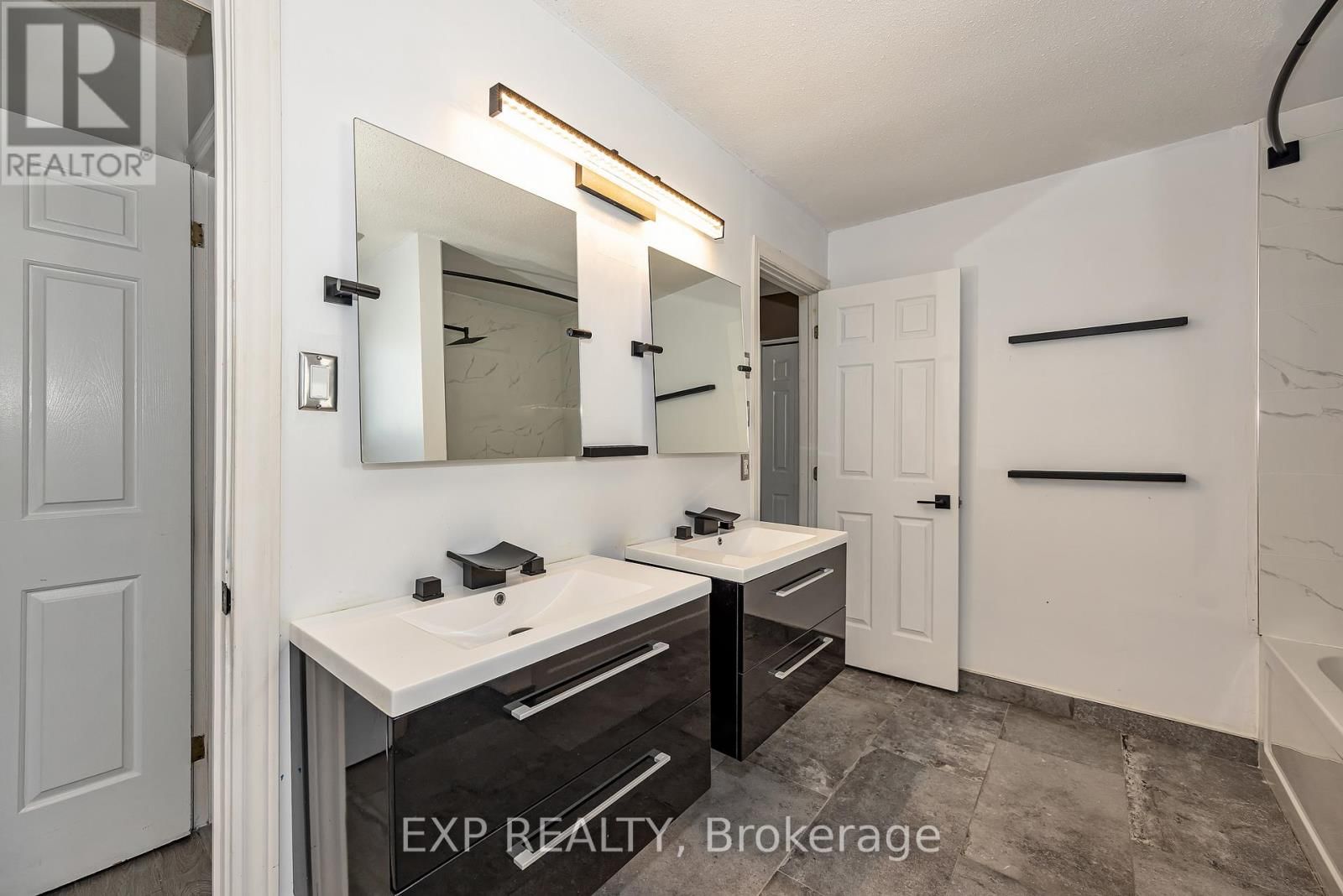 1797 BELVAL CRESCENT Image 30