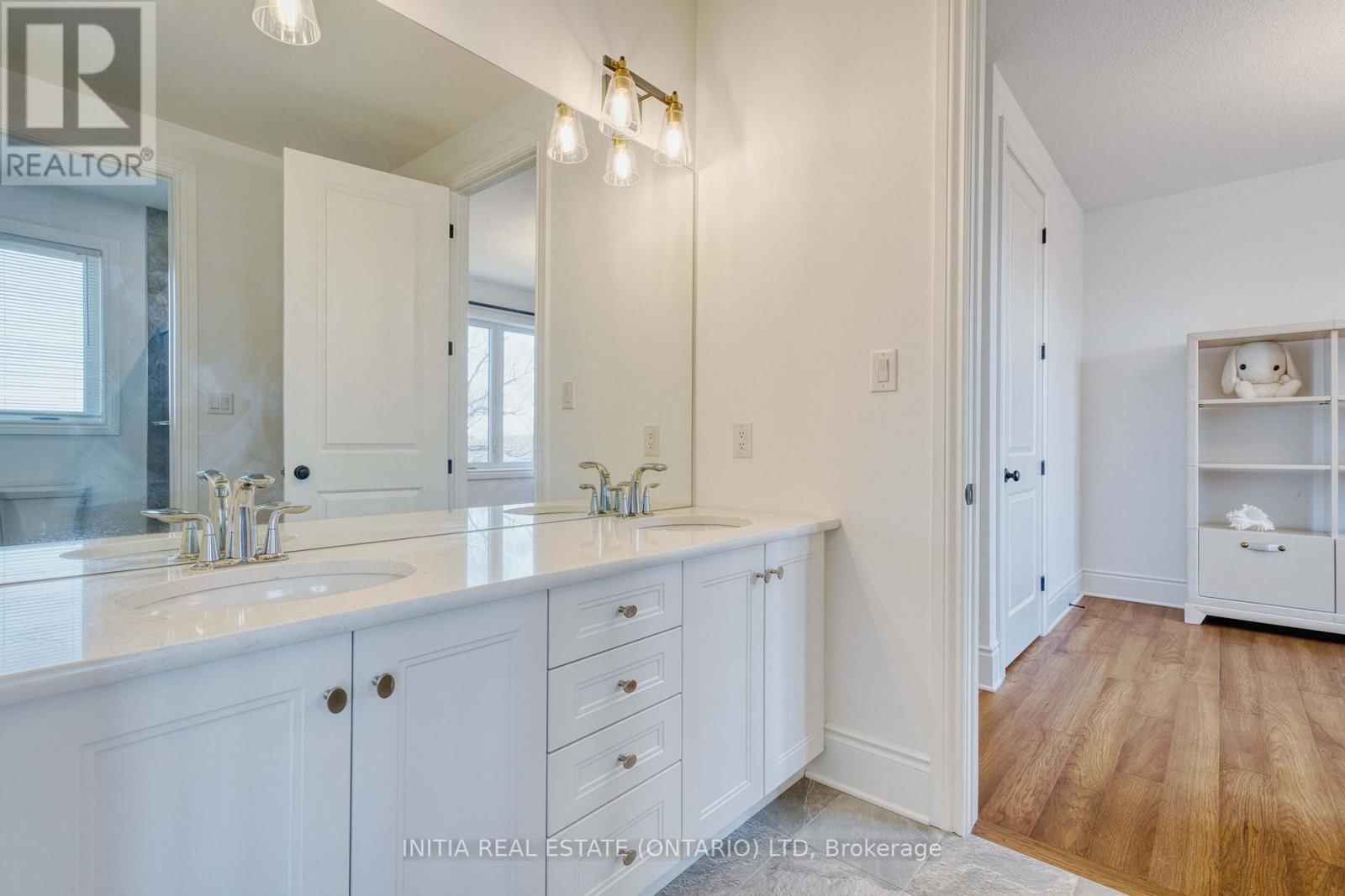 757 ZAIFMAN CIRCLE Image 35