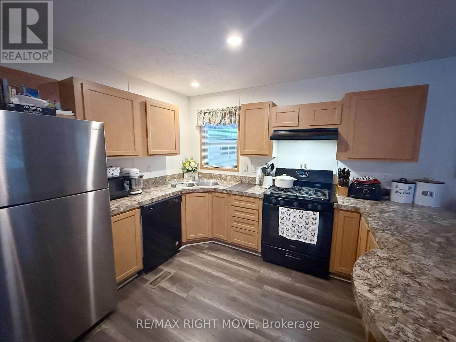 1050 4 SEASONS ROAD Image 11