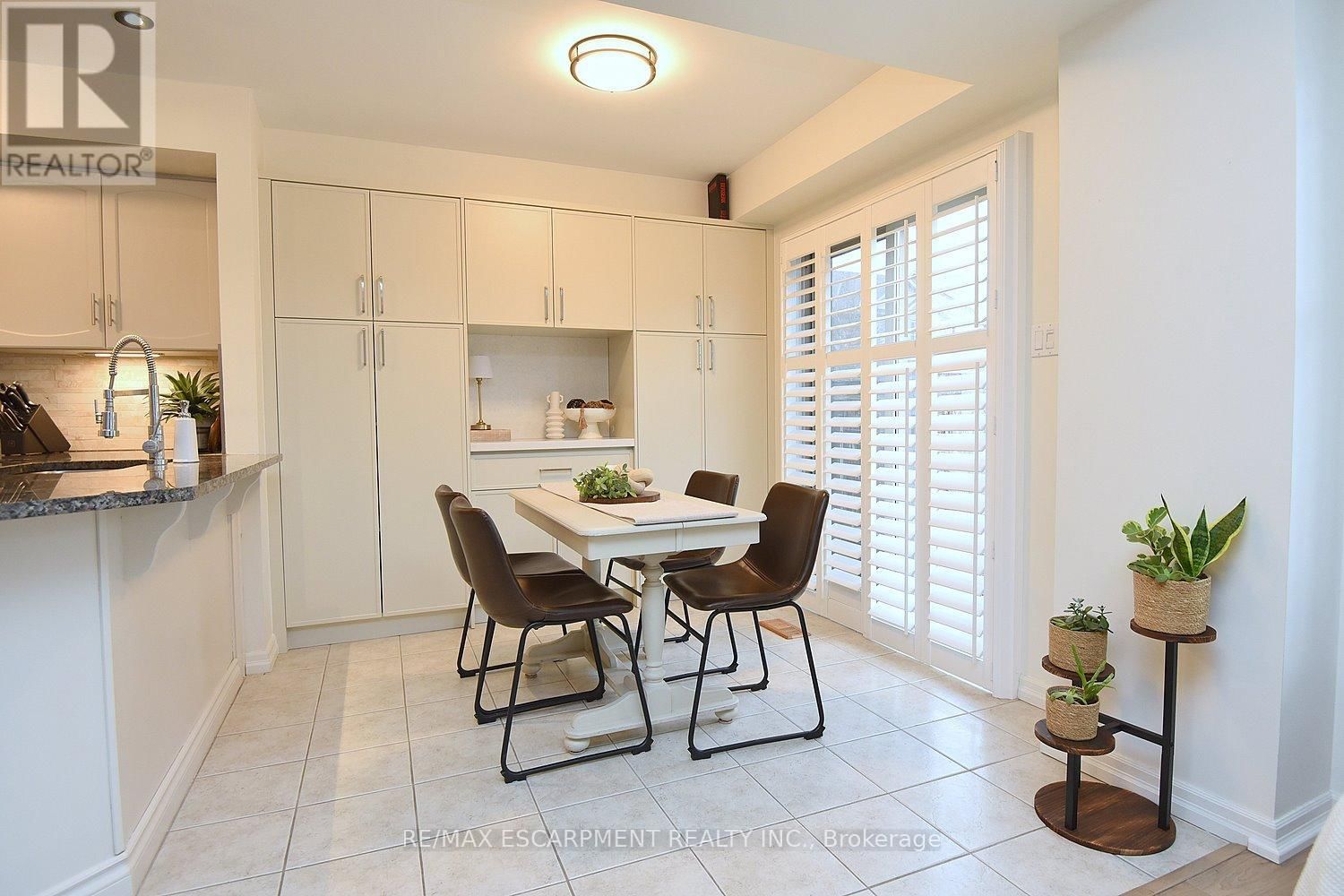 35 - 18 CEDAR STREET Image 14