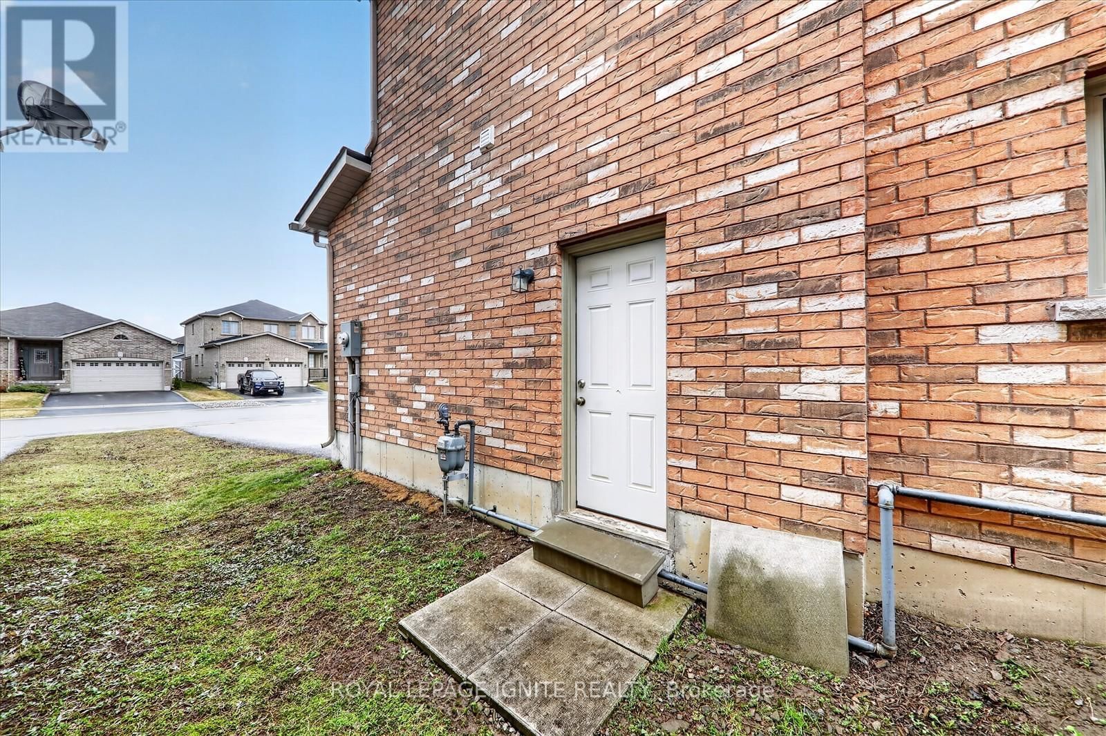 32 LORDS DRIVE Image 37