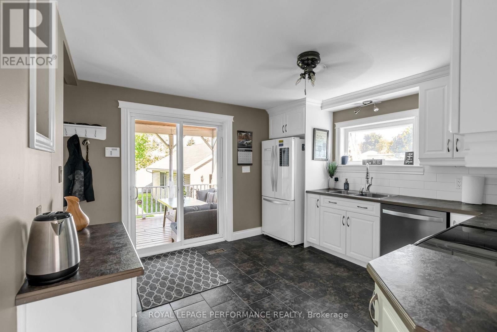 10 KING STREET Image 15