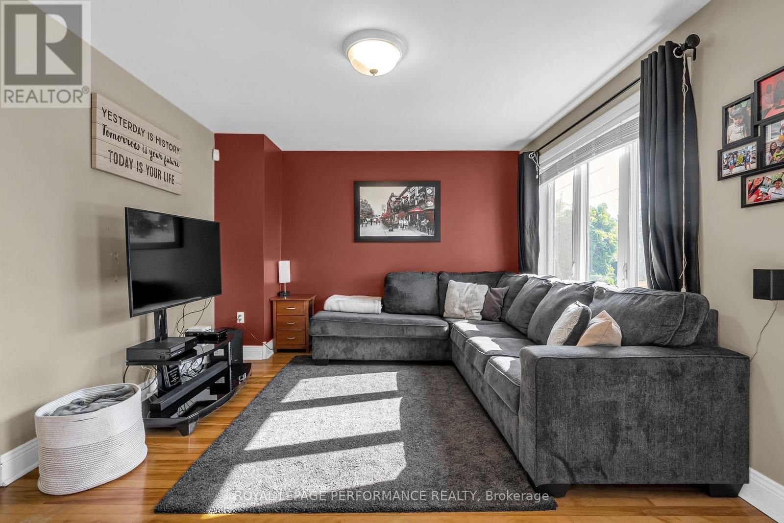 10 KING STREET Image 7