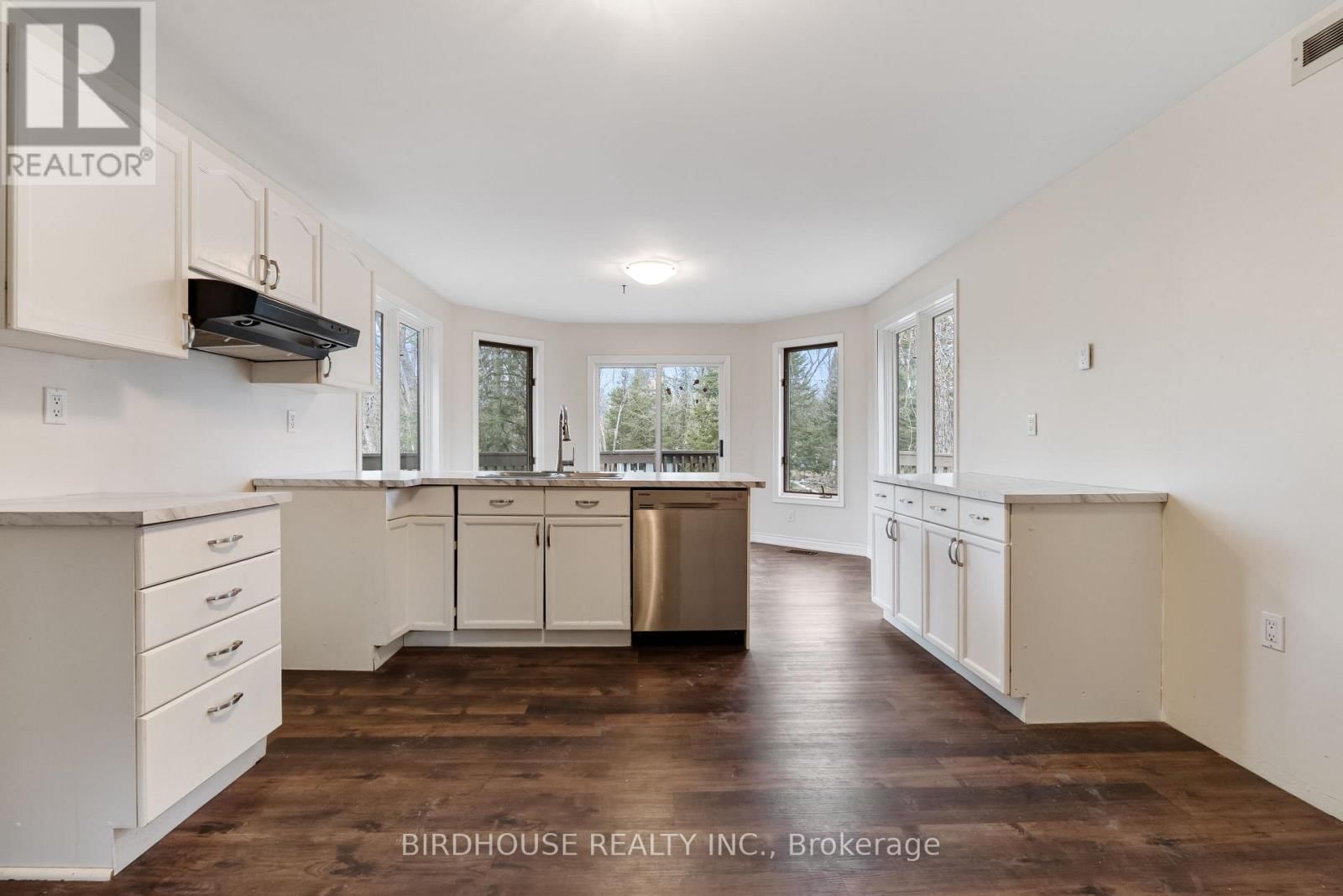 102 EDWINA DRIVE Image 10