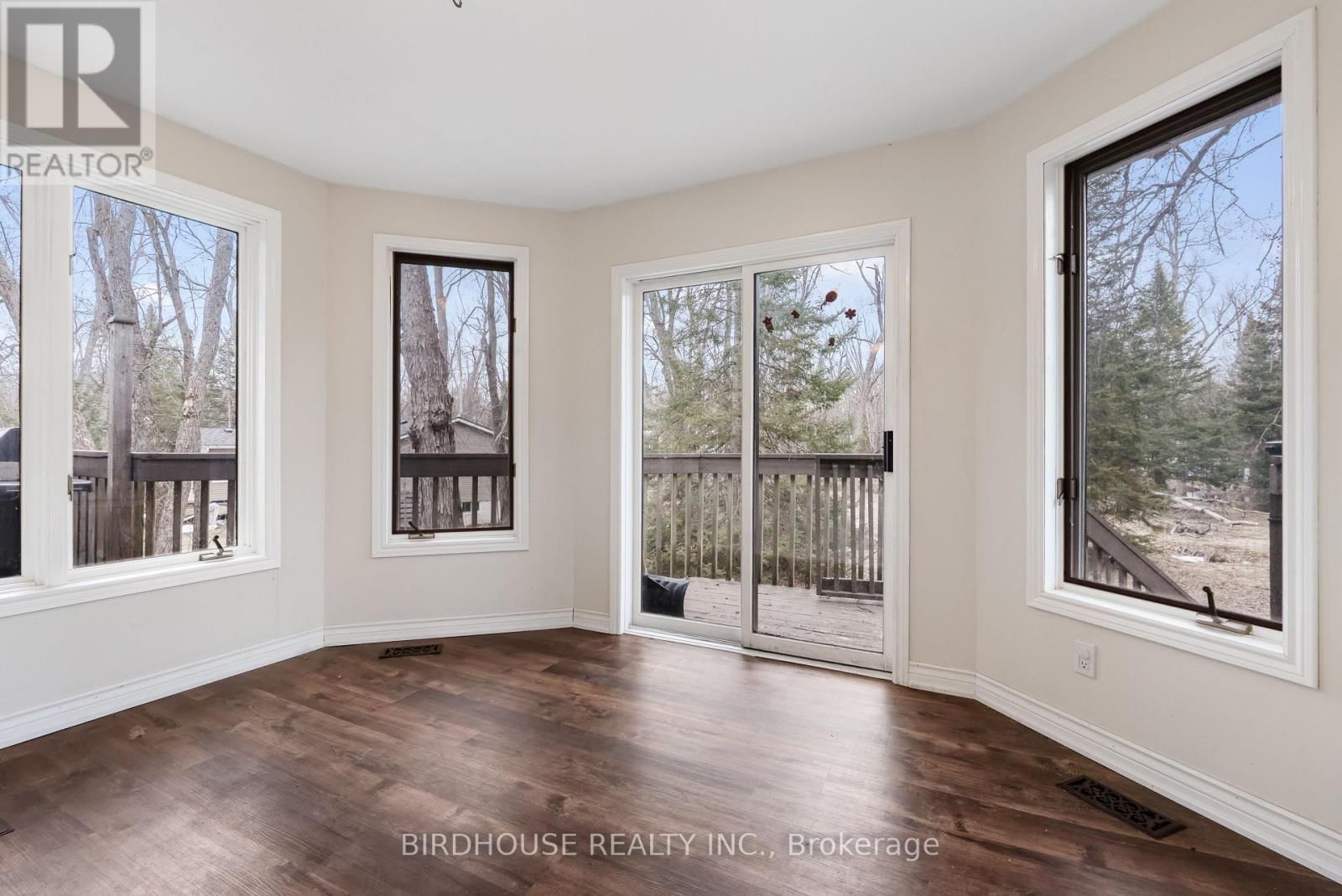 102 EDWINA DRIVE Image 12