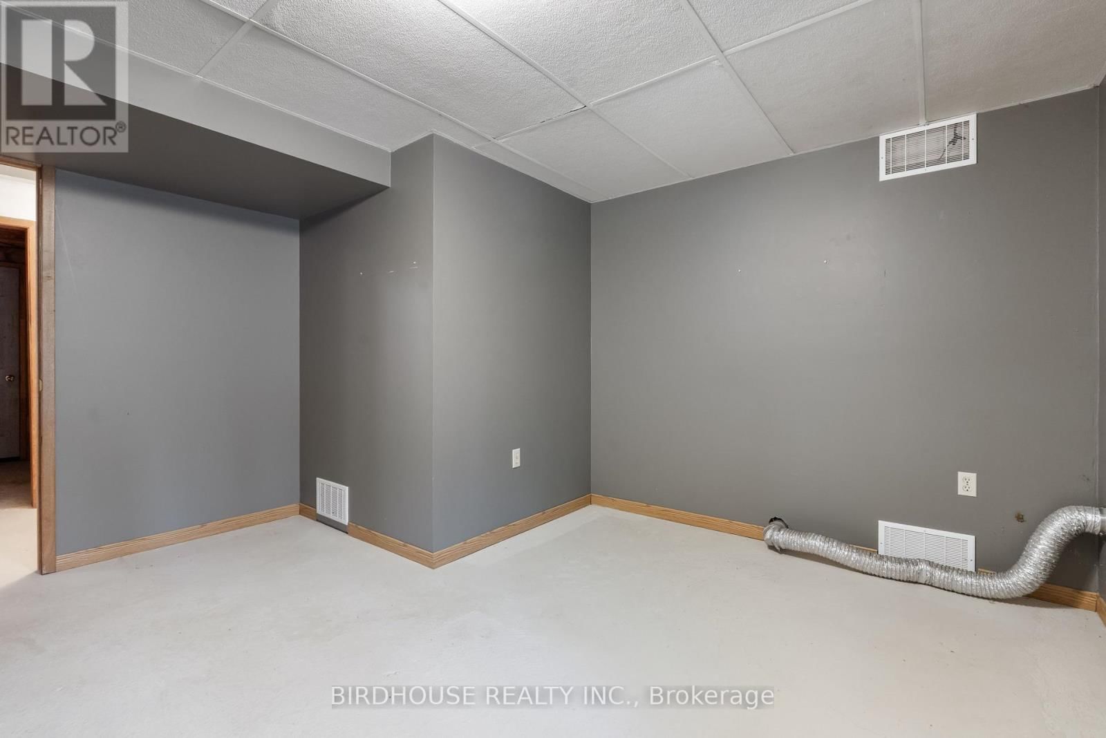 102 EDWINA DRIVE Image 36