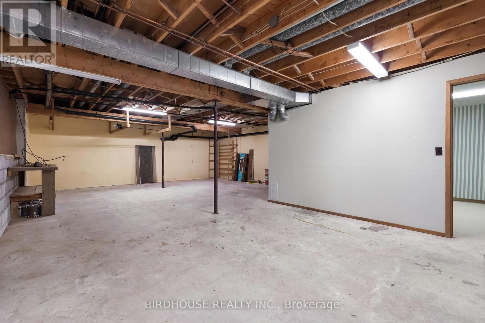 102 EDWINA DRIVE Image 38