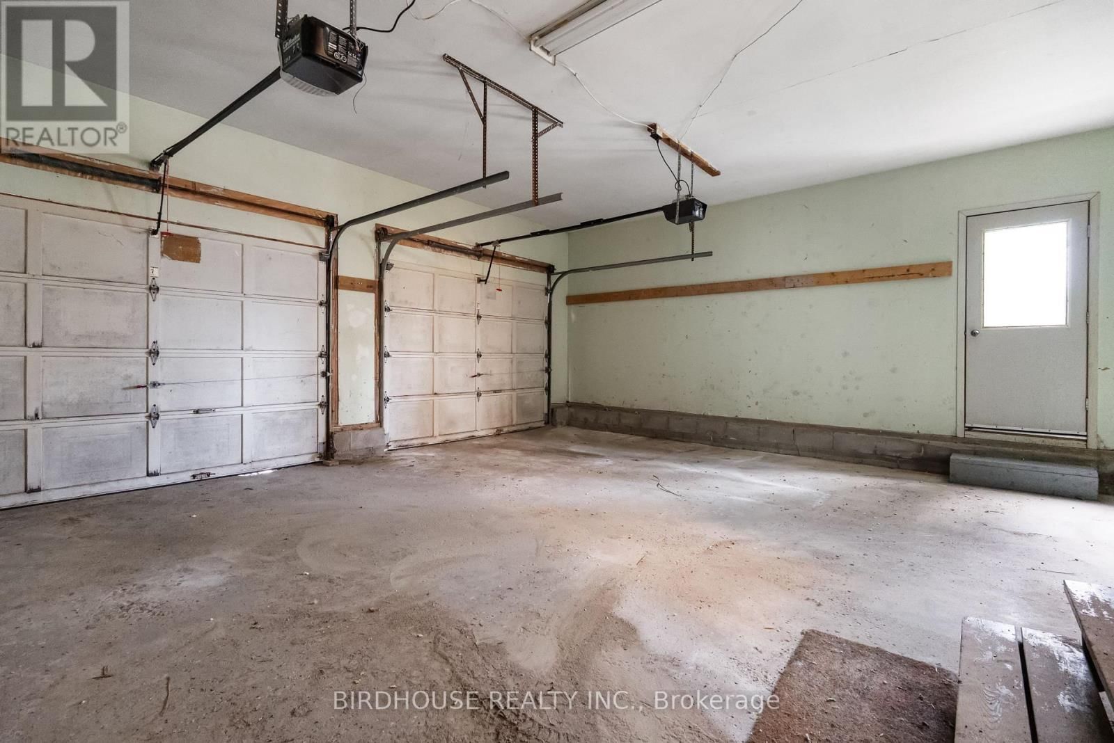 102 EDWINA DRIVE Image 40