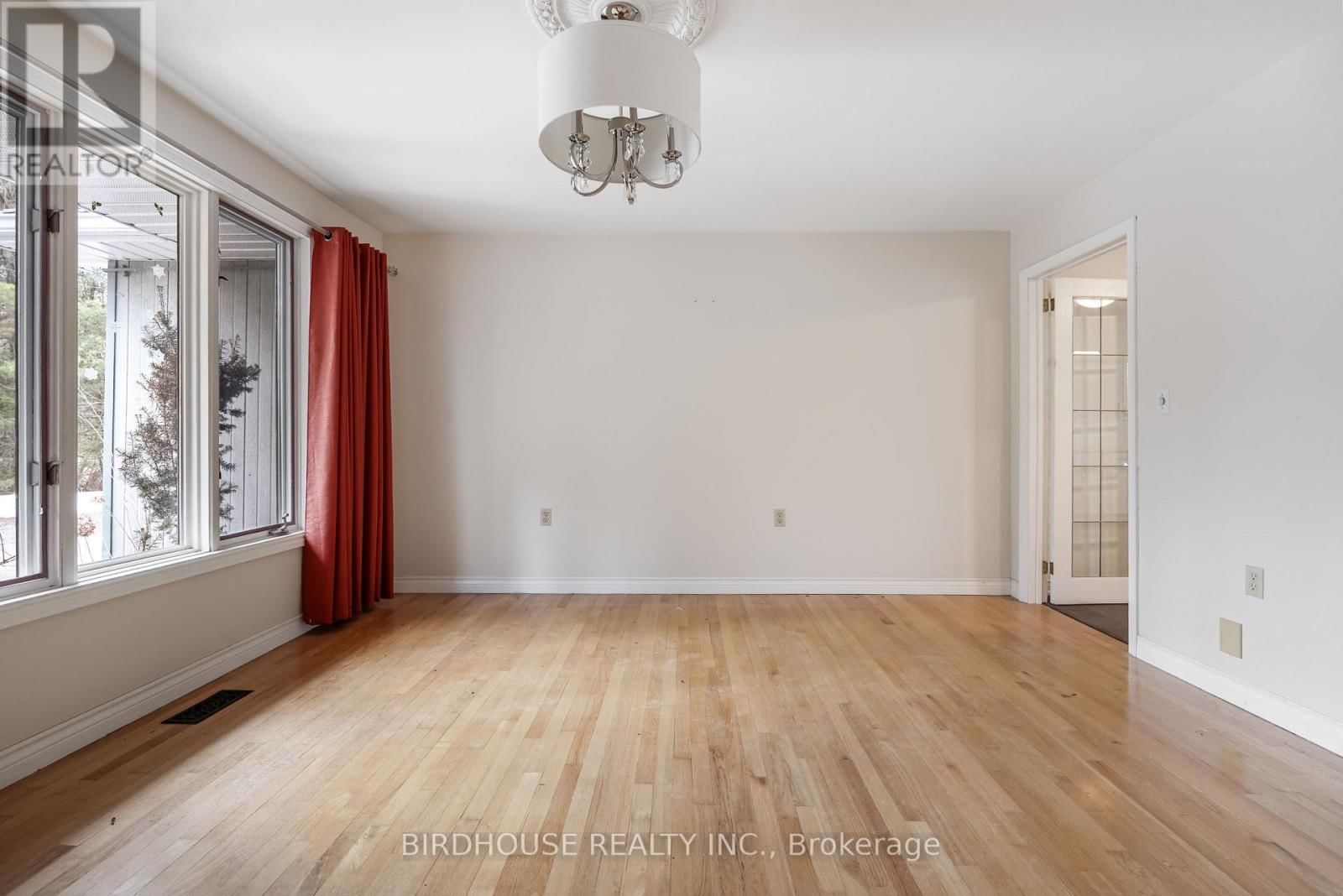 102 EDWINA DRIVE Image 8