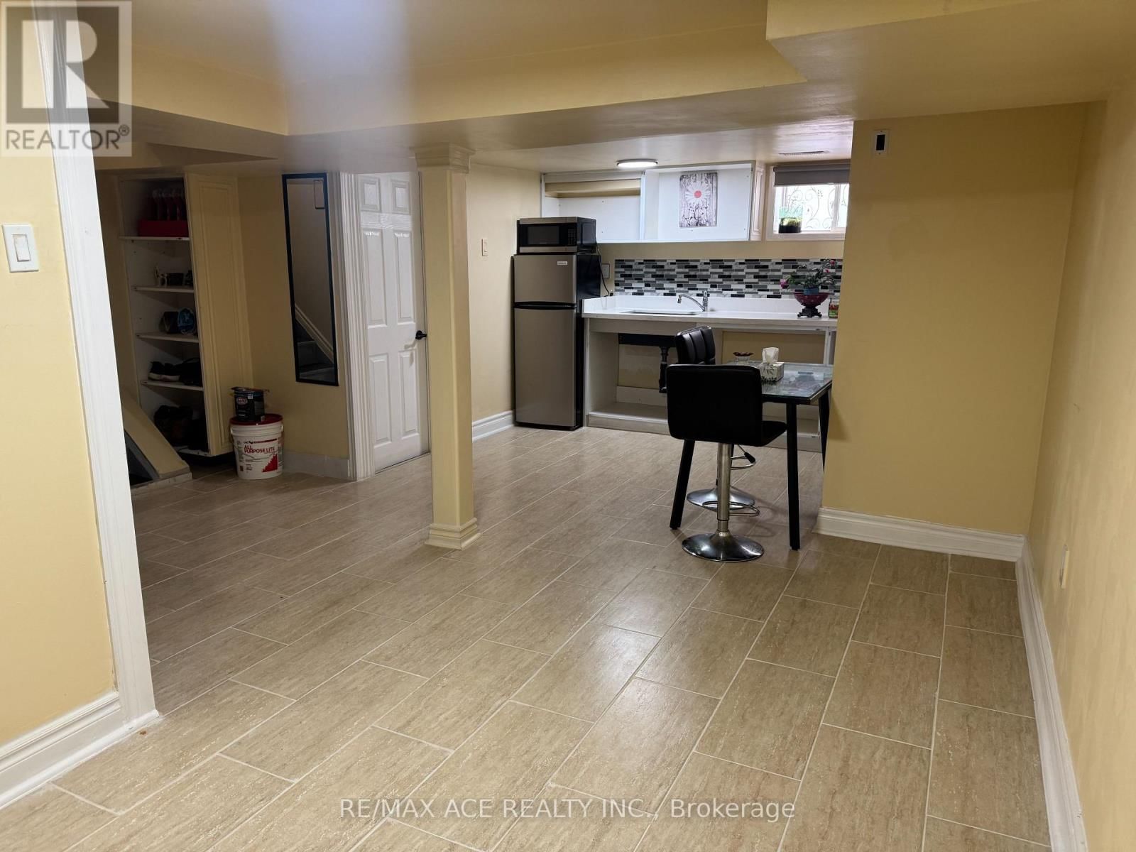 92 WARE STREET Image 24