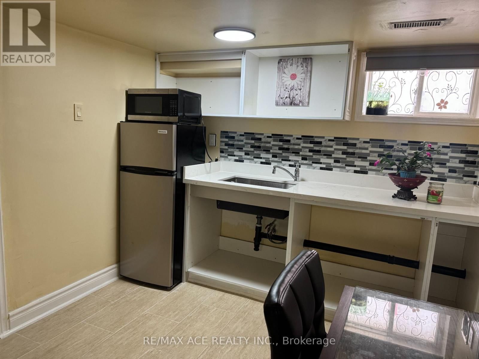 92 WARE STREET Image 25