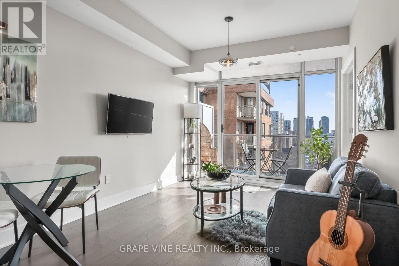 1010 - 255 BAY STREET Image 15