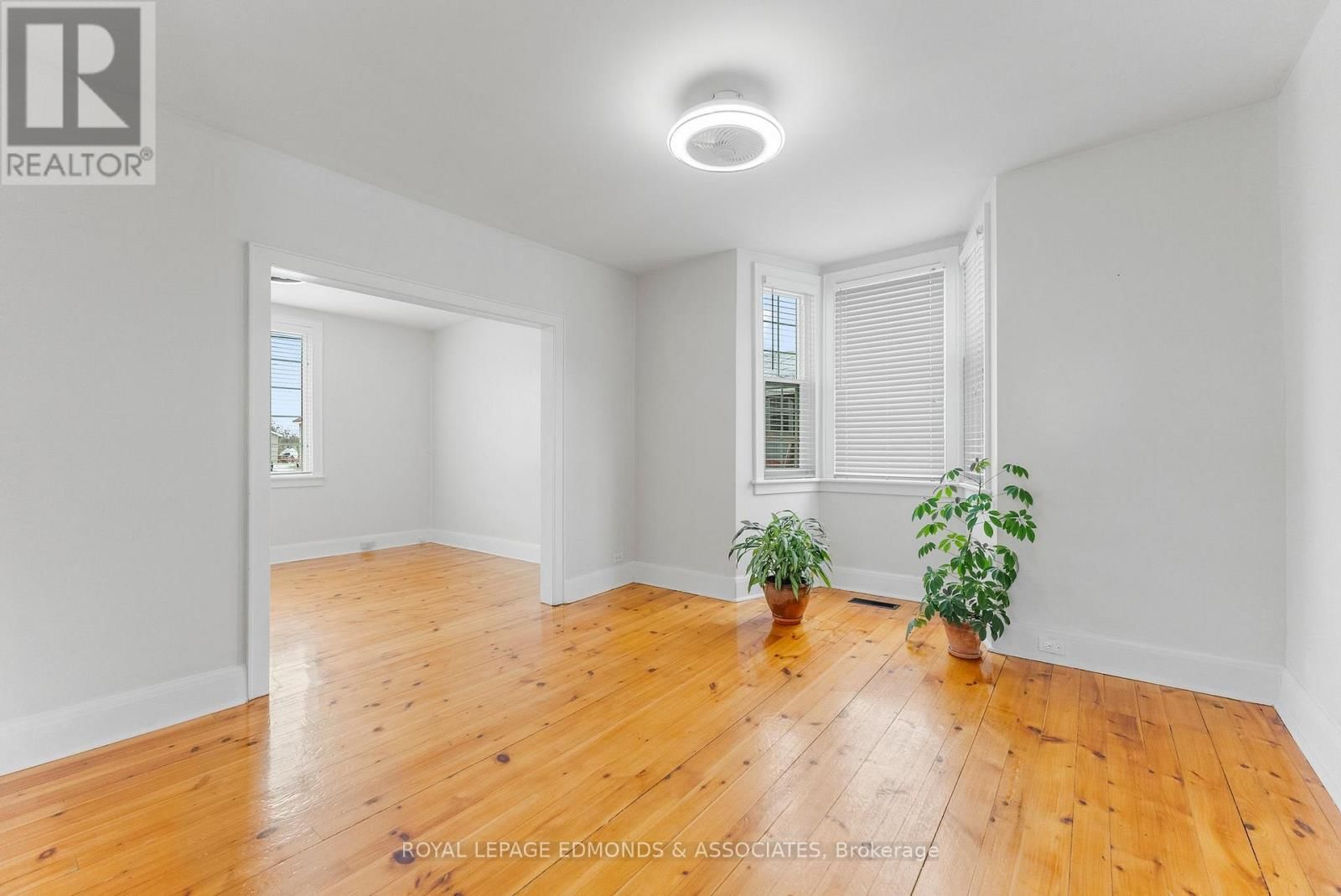 615 MOFFAT STREET Image 14