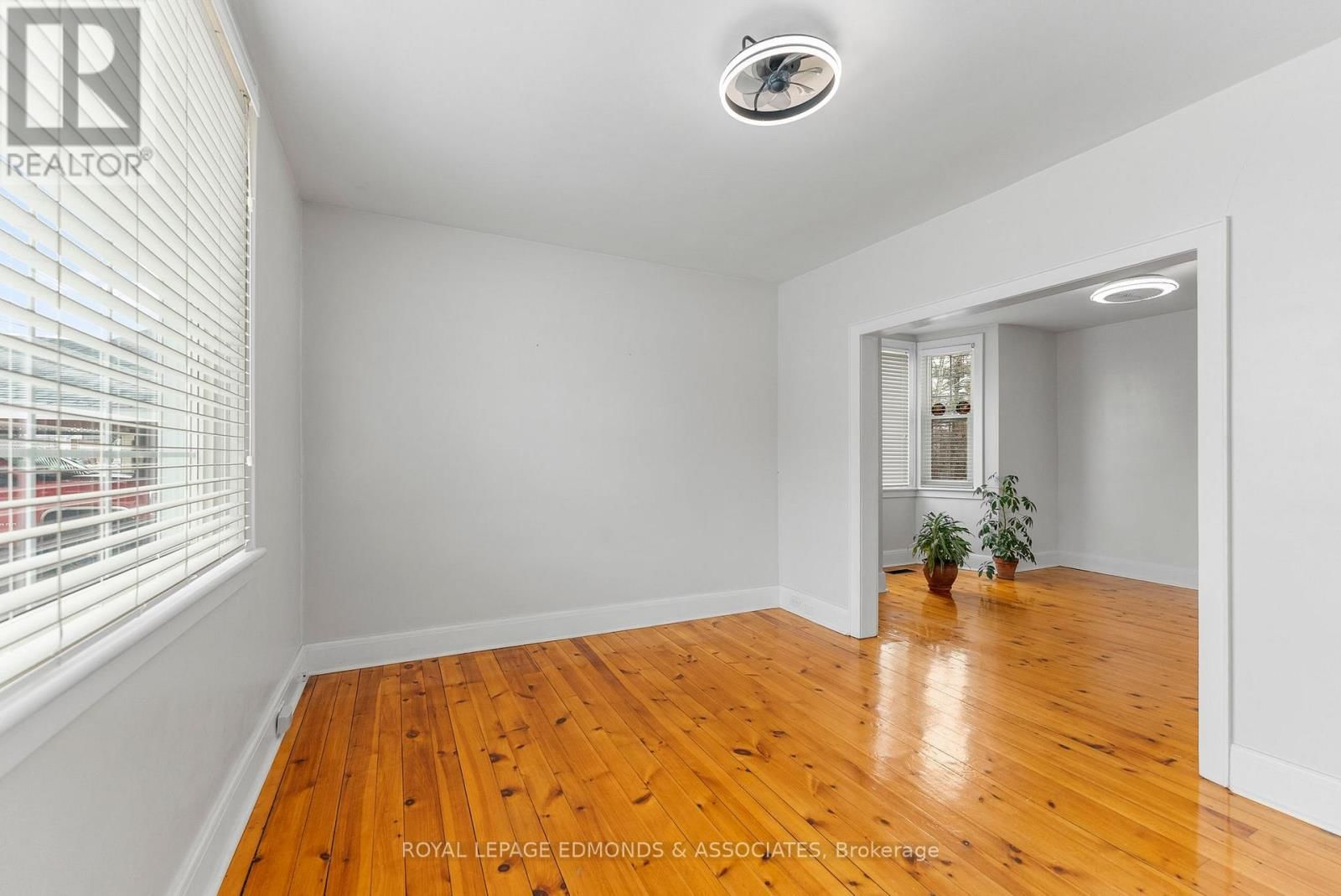 615 MOFFAT STREET Image 16