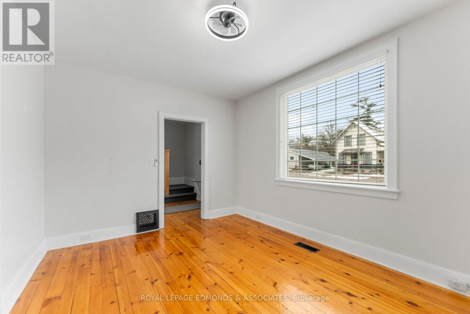 615 MOFFAT STREET Image 17