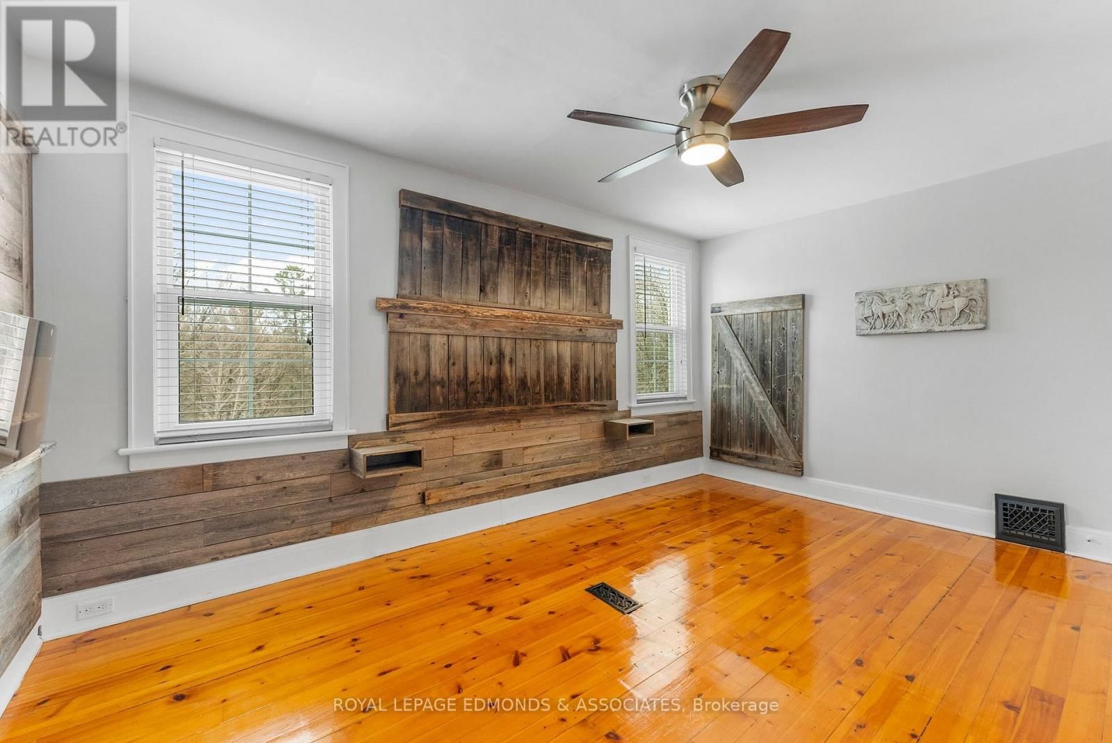 615 MOFFAT STREET Image 22