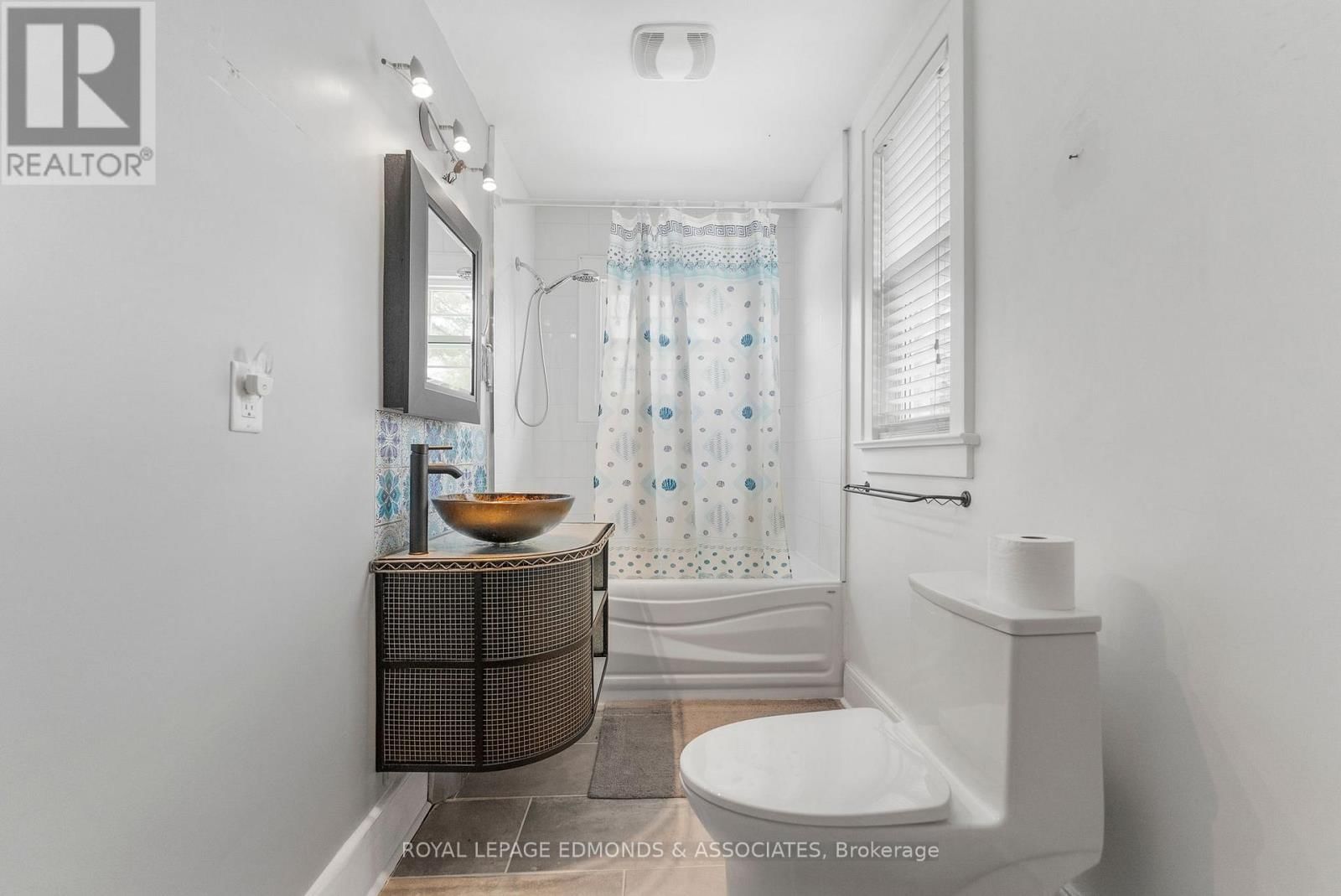 615 MOFFAT STREET Image 25