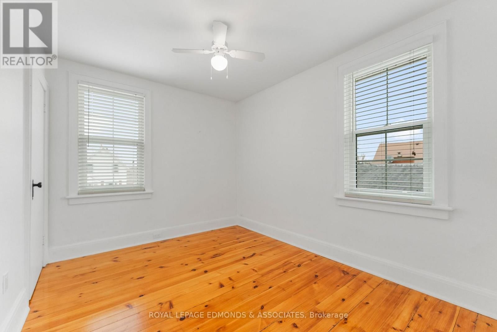 615 MOFFAT STREET Image 27