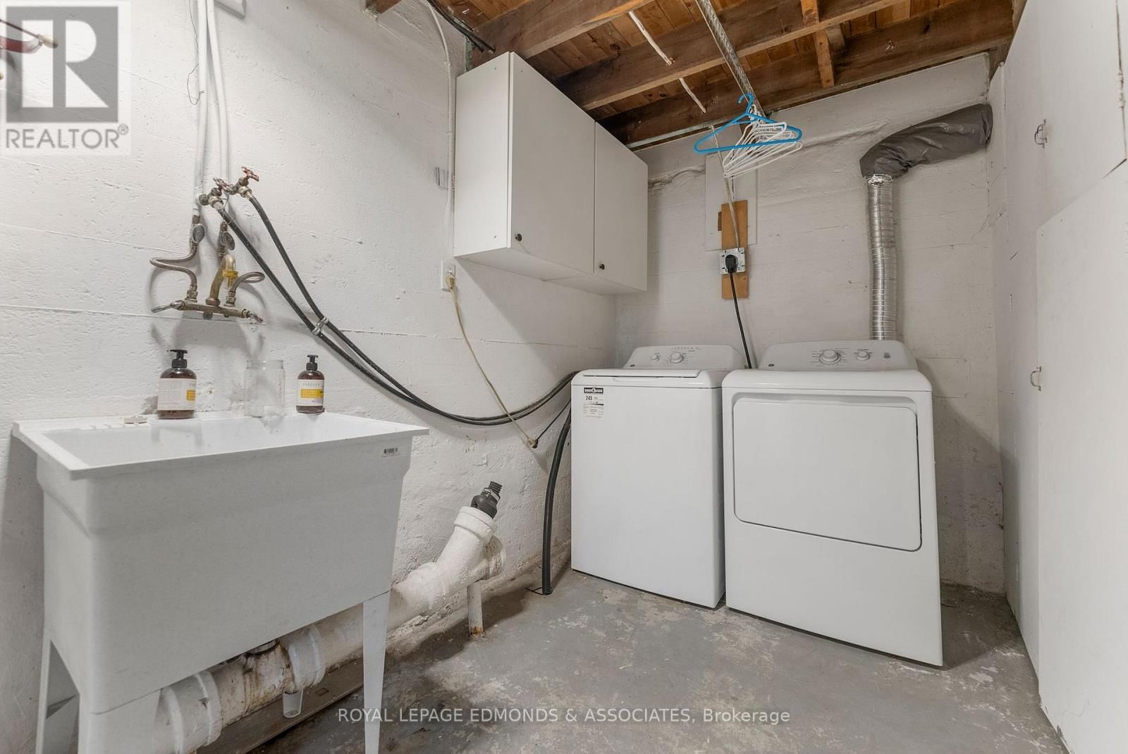 615 MOFFAT STREET Image 31