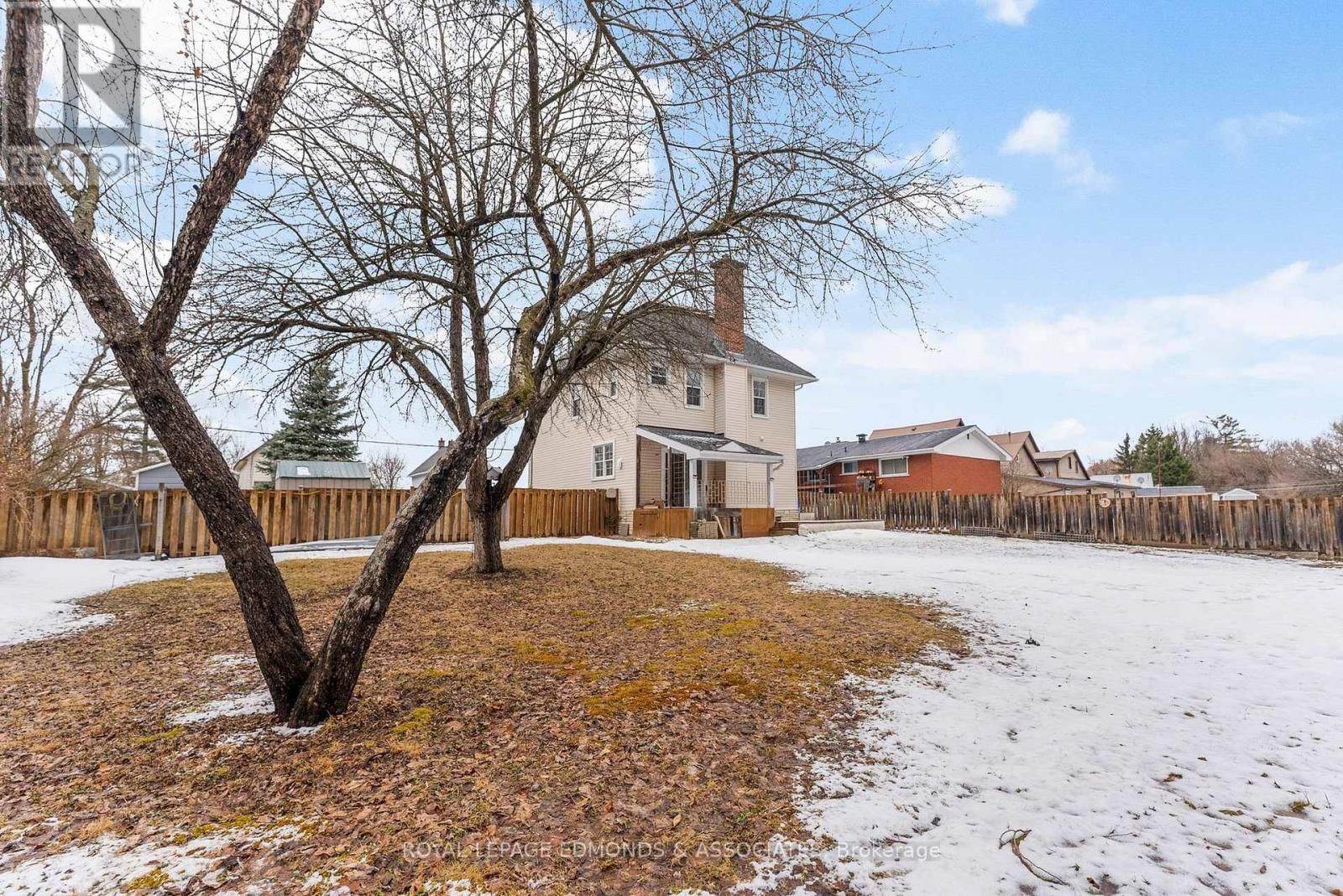 615 MOFFAT STREET Image 36