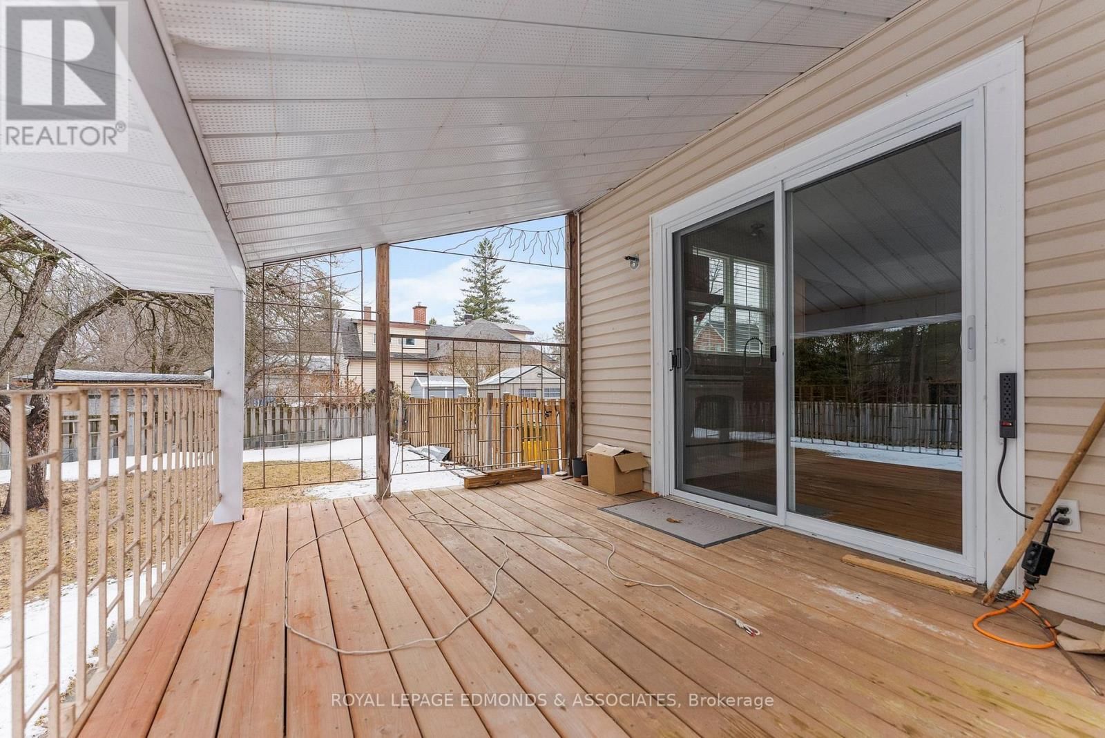 615 MOFFAT STREET Image 42