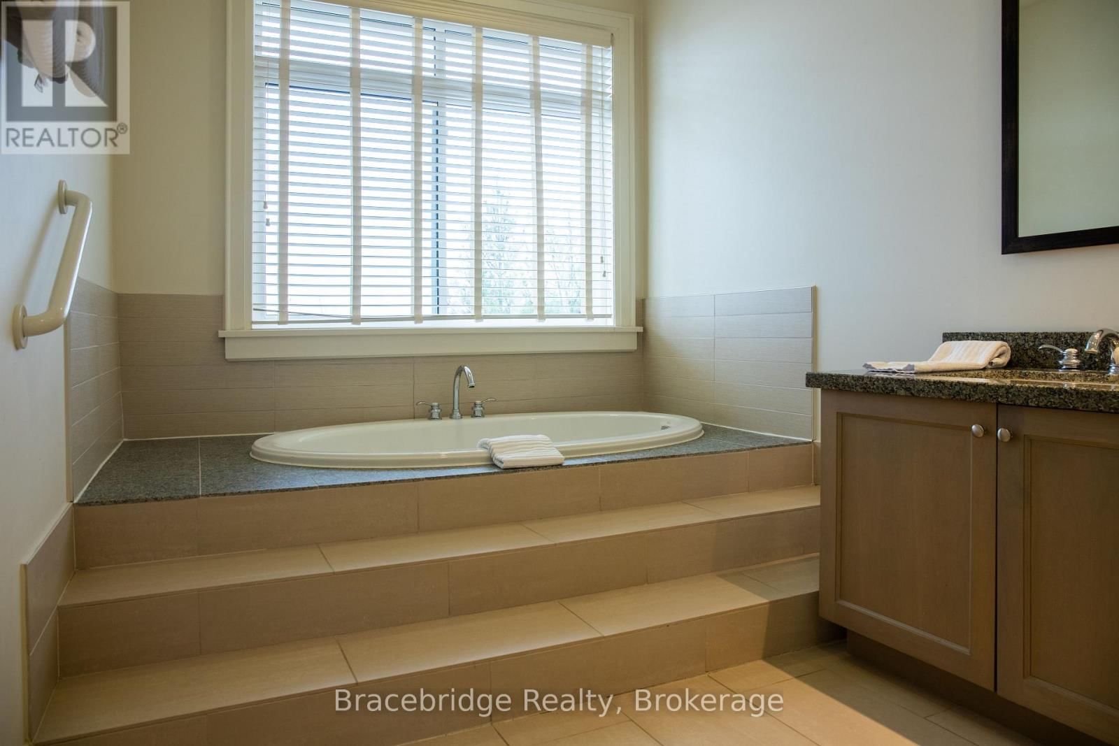 A201-A2 - 1869 MUSKOKA RD 118 HIGHWAY WEST Image 13