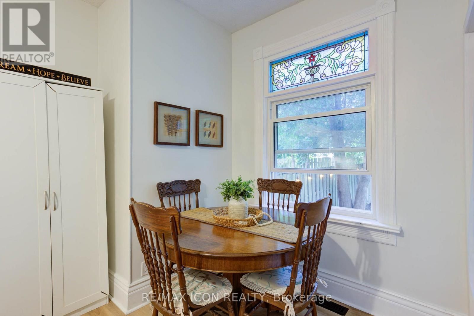 280 FERGUS STREET NORTH Image 20